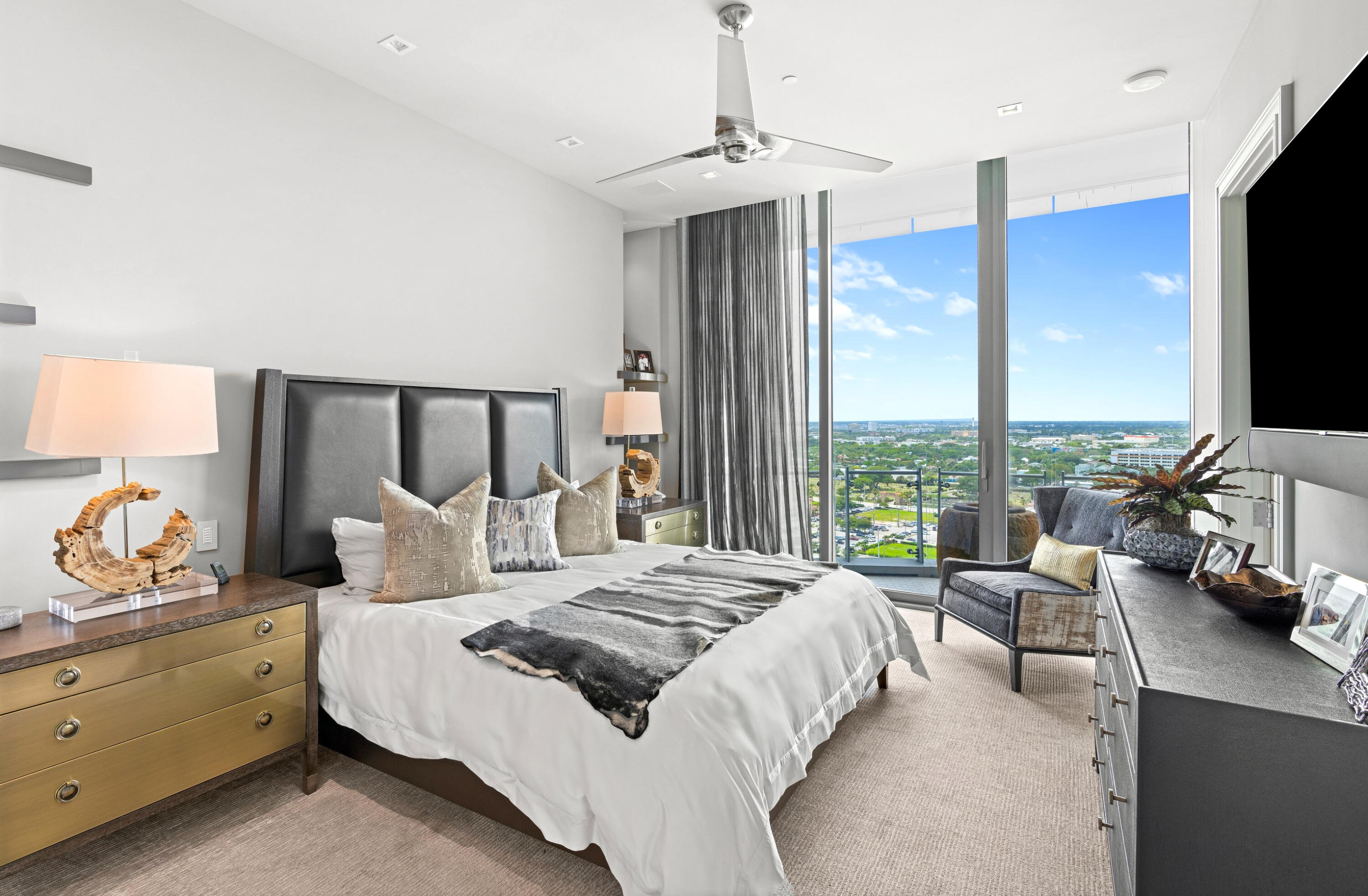 BRISTOL CONDO - Residential