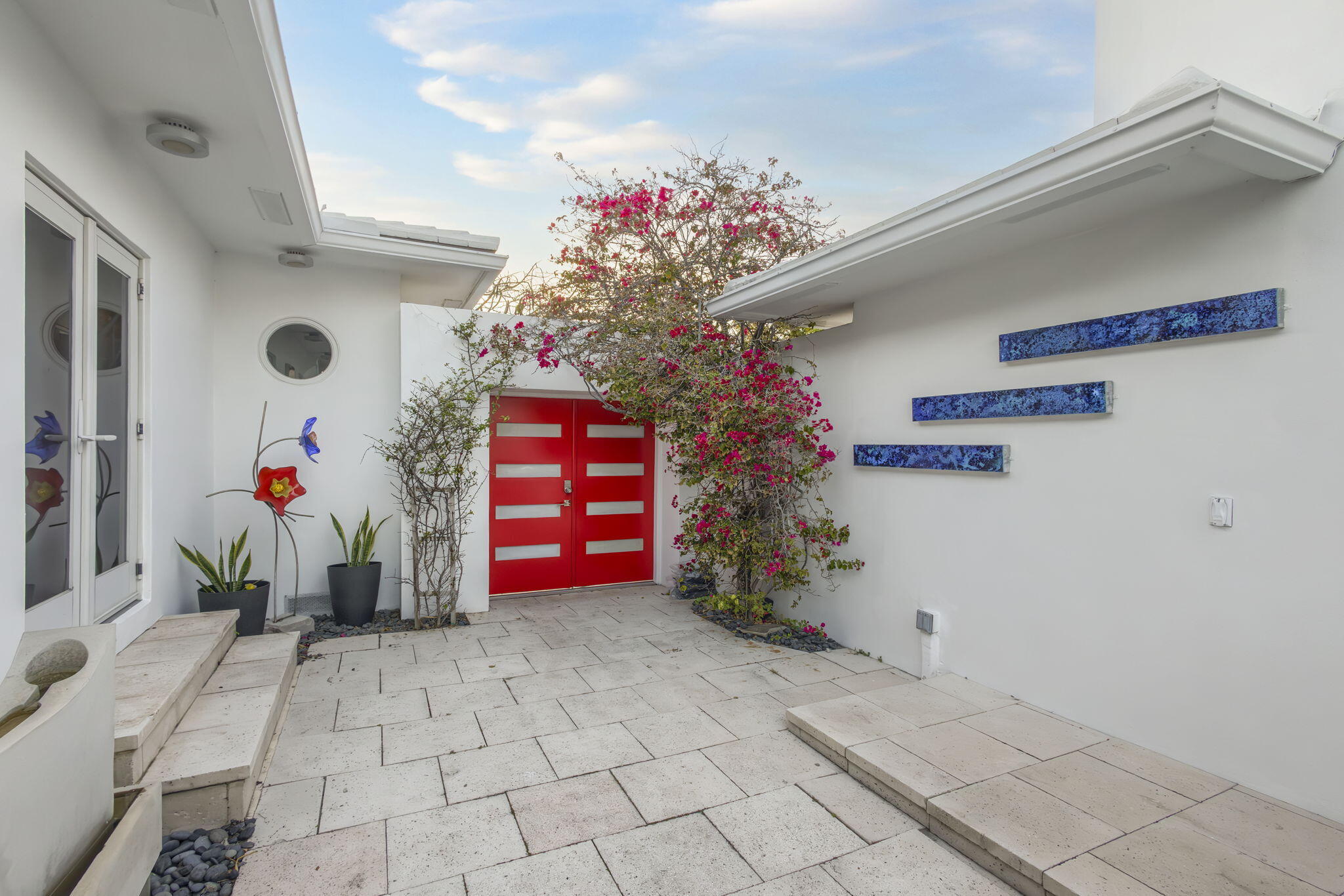 610 N Lakeside Drive