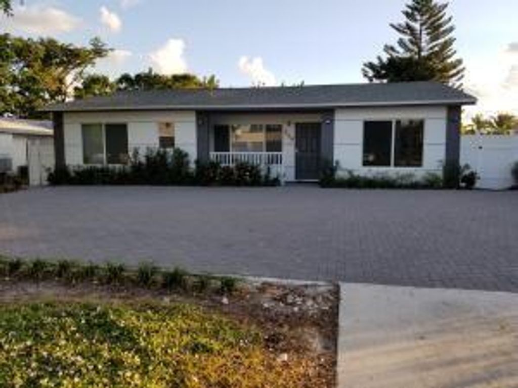 Photo of 226 SE 23rd Avenue, Boynton Beach, FL 33435 (MLS # R10782302)