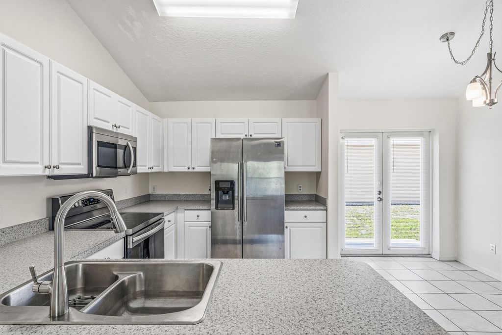 Photo of 204 SW 14th St Street SW #1, Vero Beach, FL 32962 (MLS # B26006581)