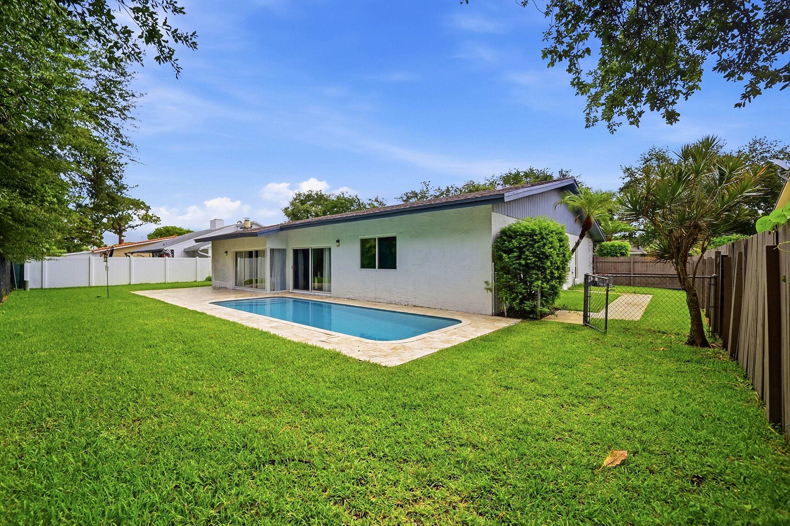BOCA MADERA UNIT 2 - Residential
