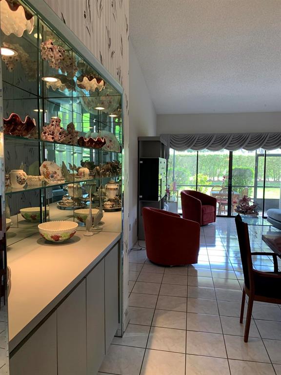 MEED RACQUET CLUB 4 - Residential