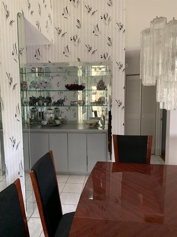 MEED RACQUET CLUB 4 - Residential