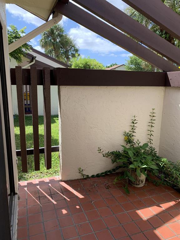 MEED RACQUET CLUB 4 - Residential