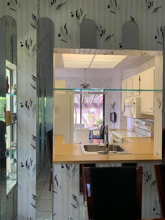 MEED RACQUET CLUB 4 - Residential