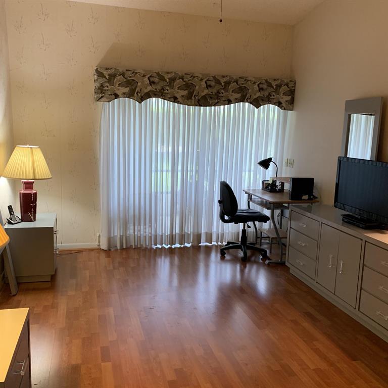 MEED RACQUET CLUB 4 - Residential