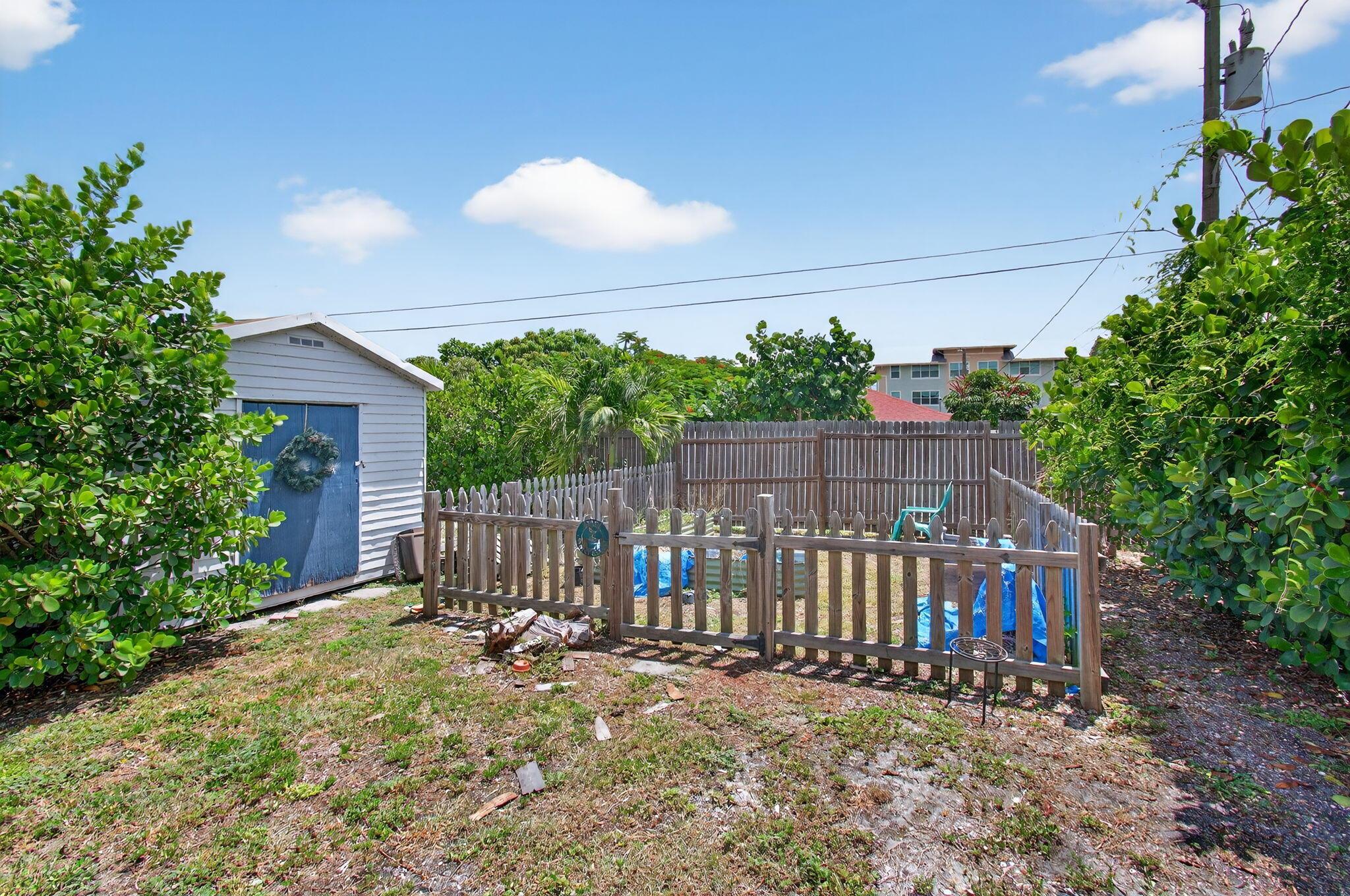 LAKE WORTH TOWN OF - Residential