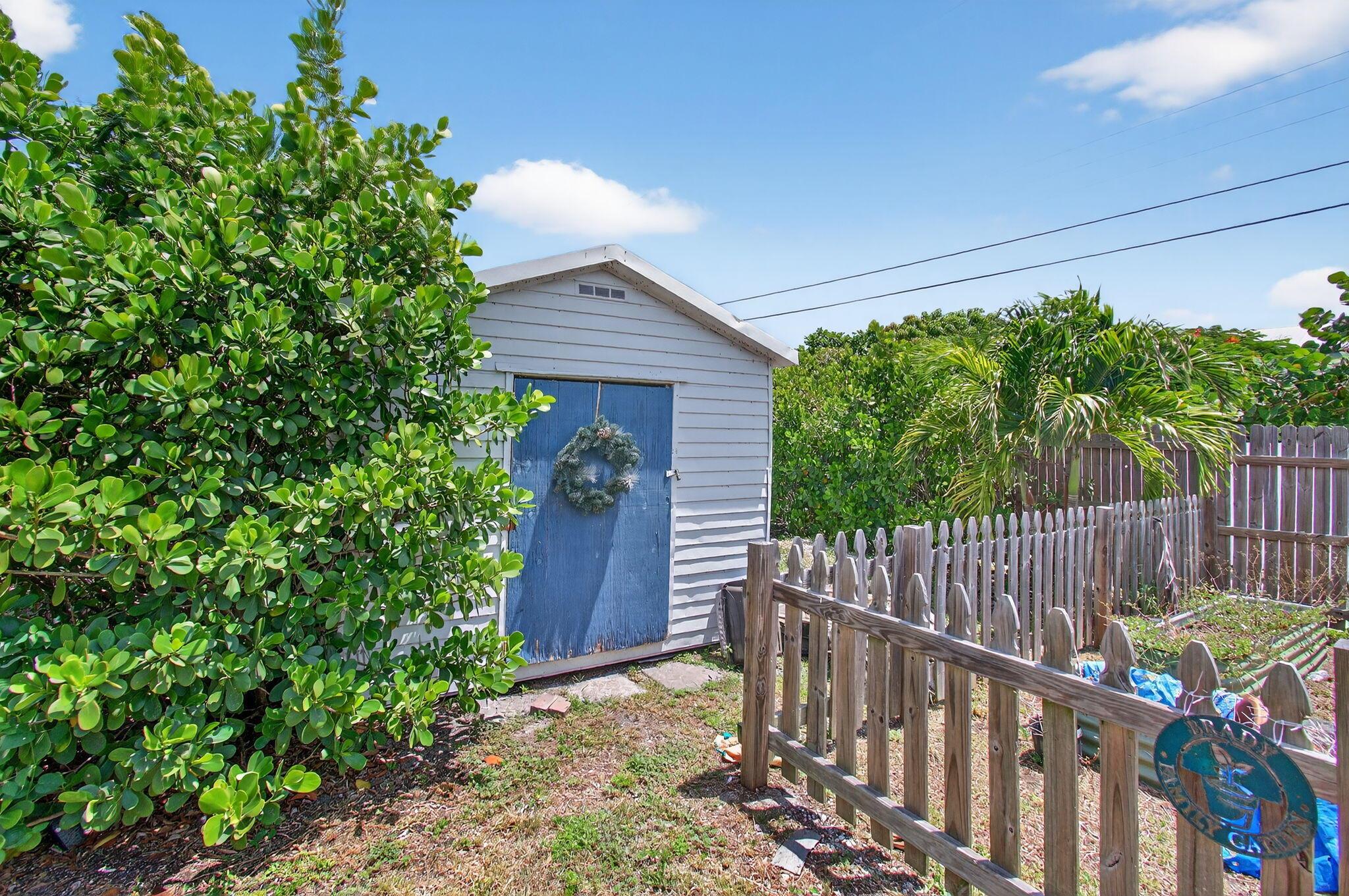 LAKE WORTH TOWN OF - Residential