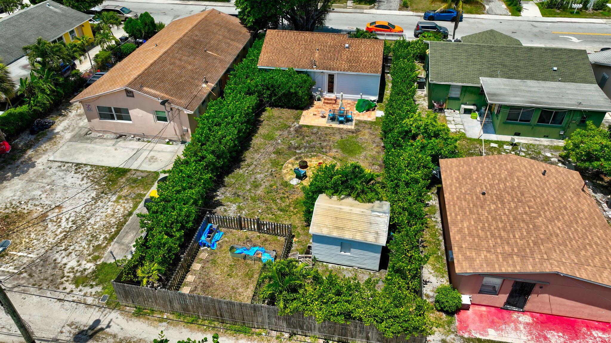 LAKE WORTH TOWN OF - Residential