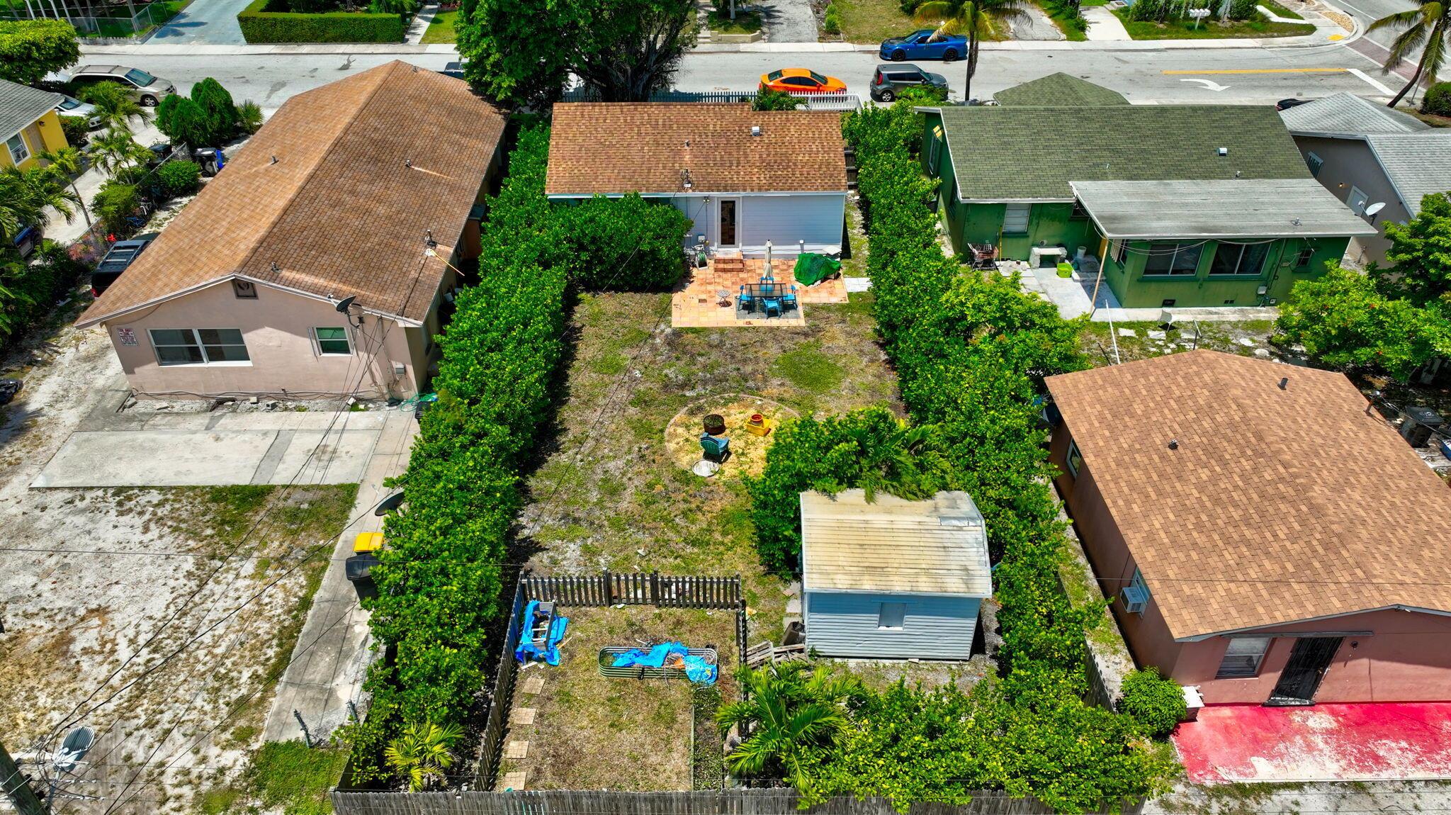 LAKE WORTH TOWN OF - Residential