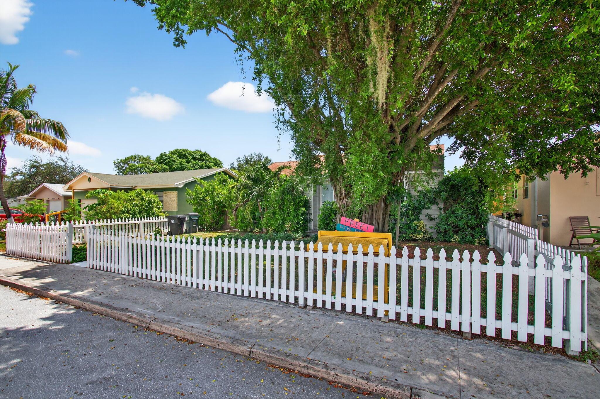 LAKE WORTH TOWN OF - Residential
