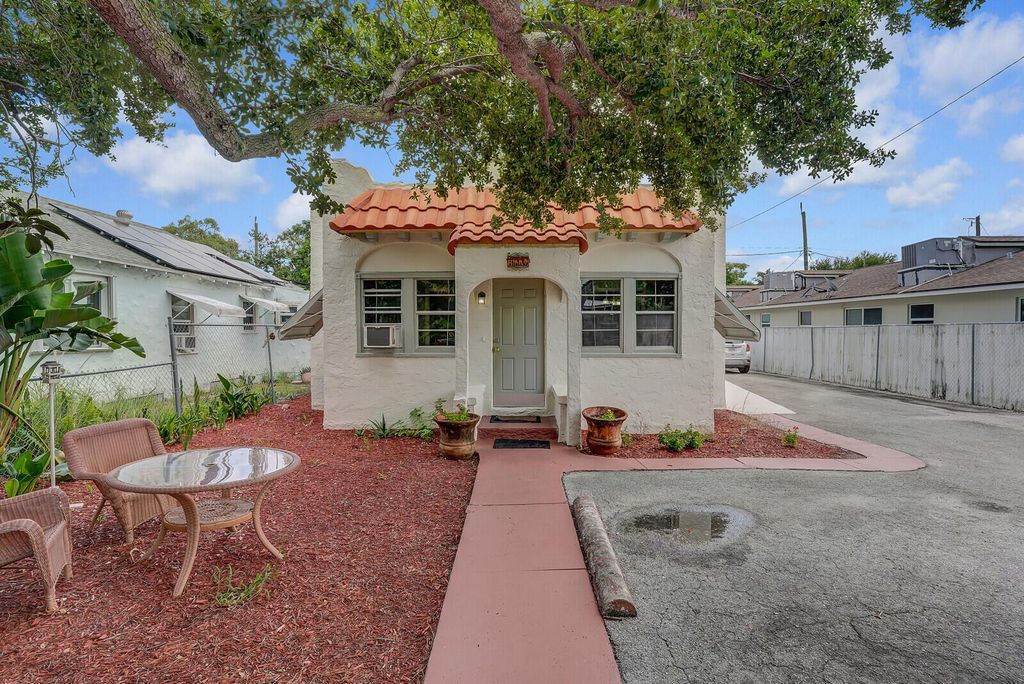 Photo of 410 S Ocean Breeze, Lake Worth, FL 33460 (MLS # R11121263)