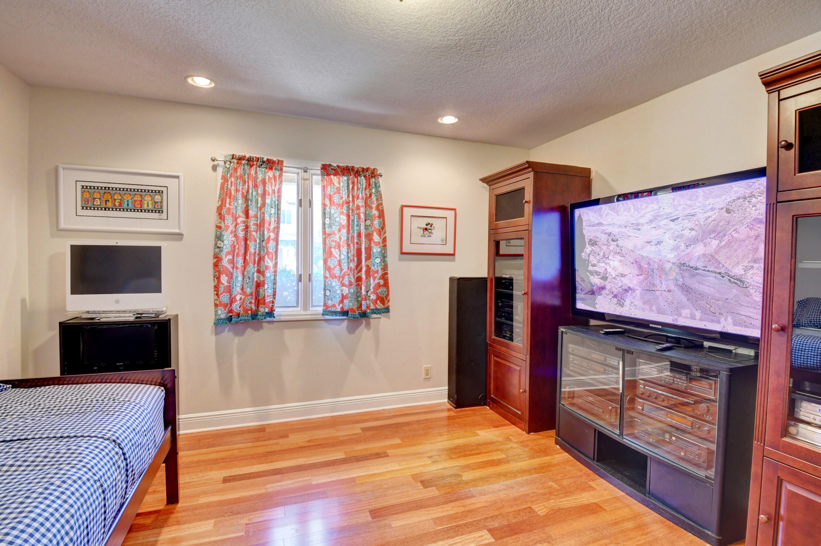 WOODFIELD HUNT CLUB - Residential