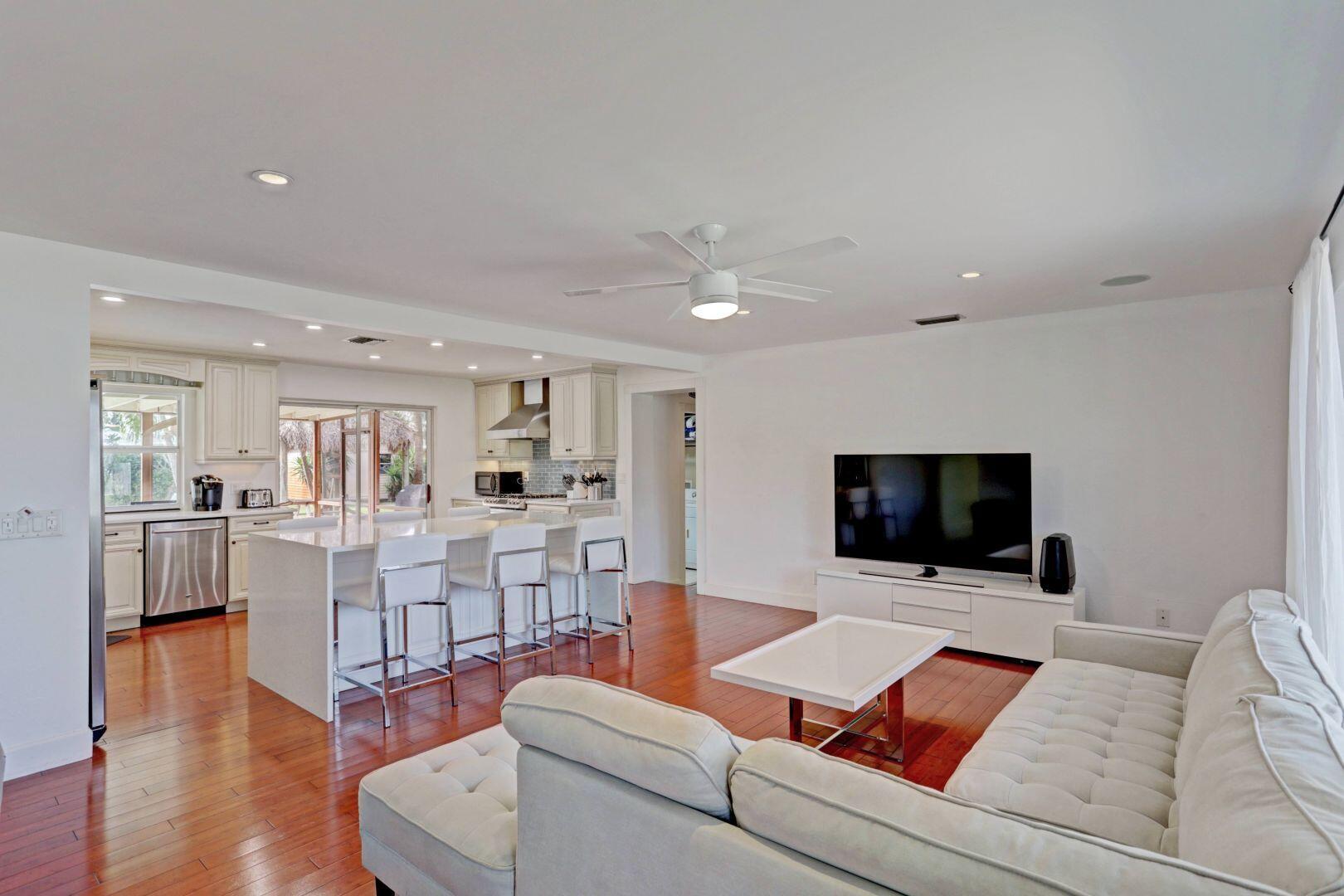 7115 Venetian Way