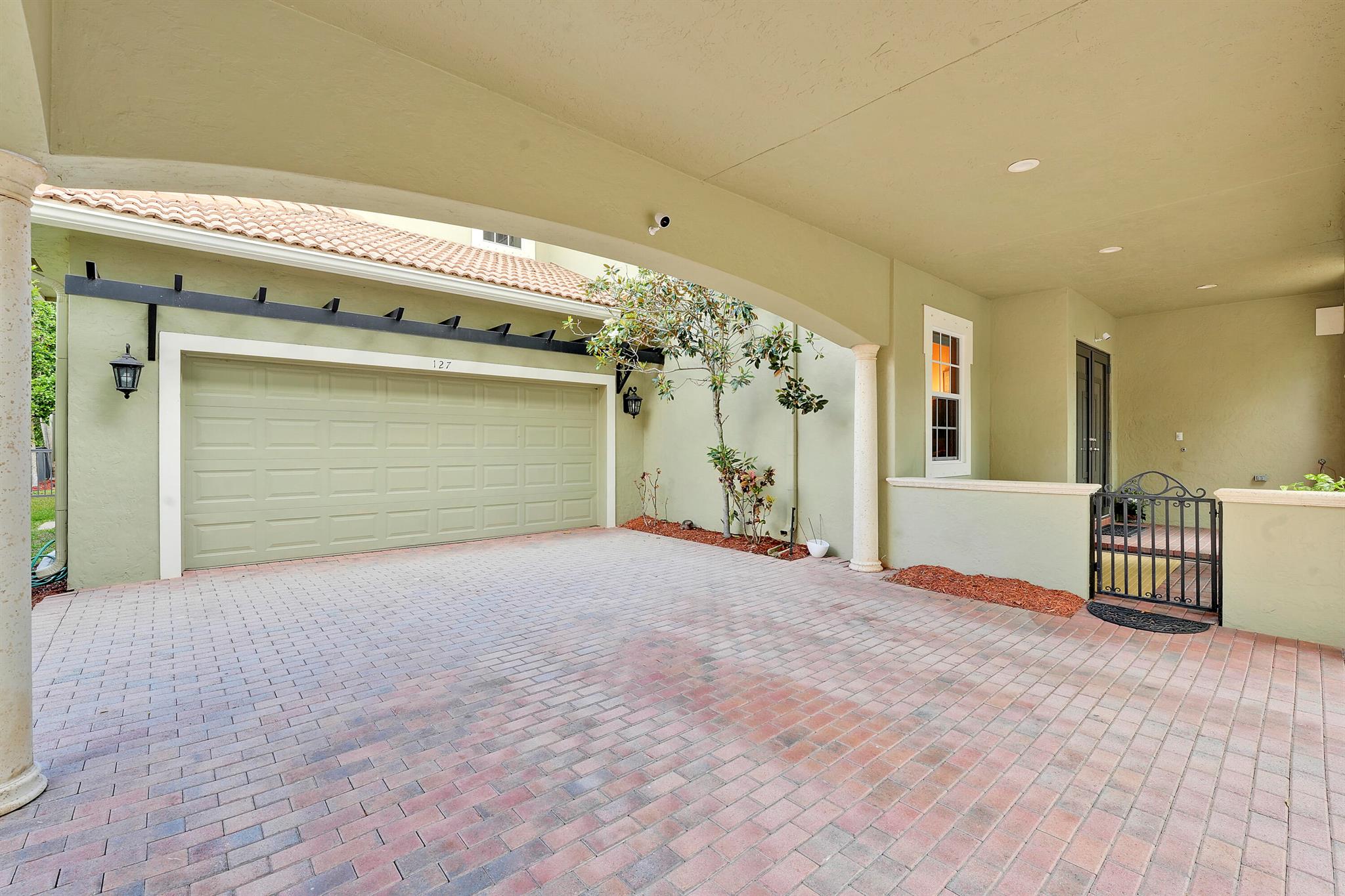 PINES ON PENNOCK LANE PUD - Residential Lease