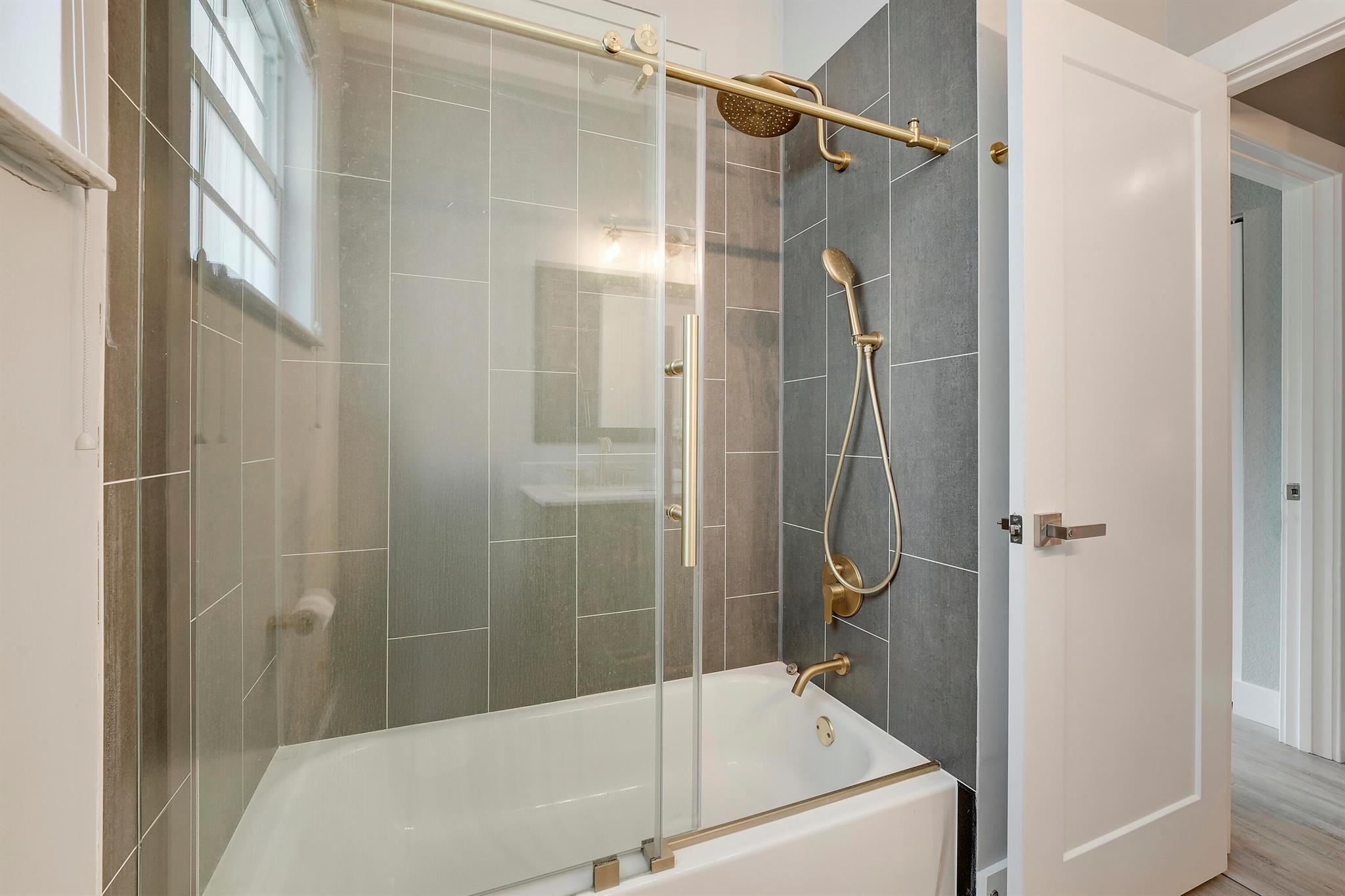 PINES ON PENNOCK LANE PUD - Residential Lease