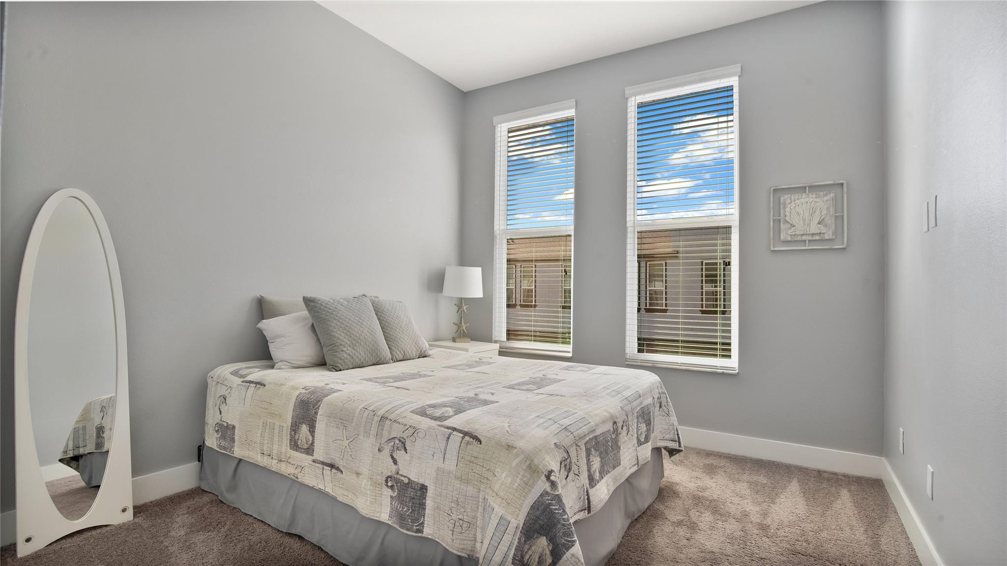 CONDO SOHO AT LAKESIDE - Residential