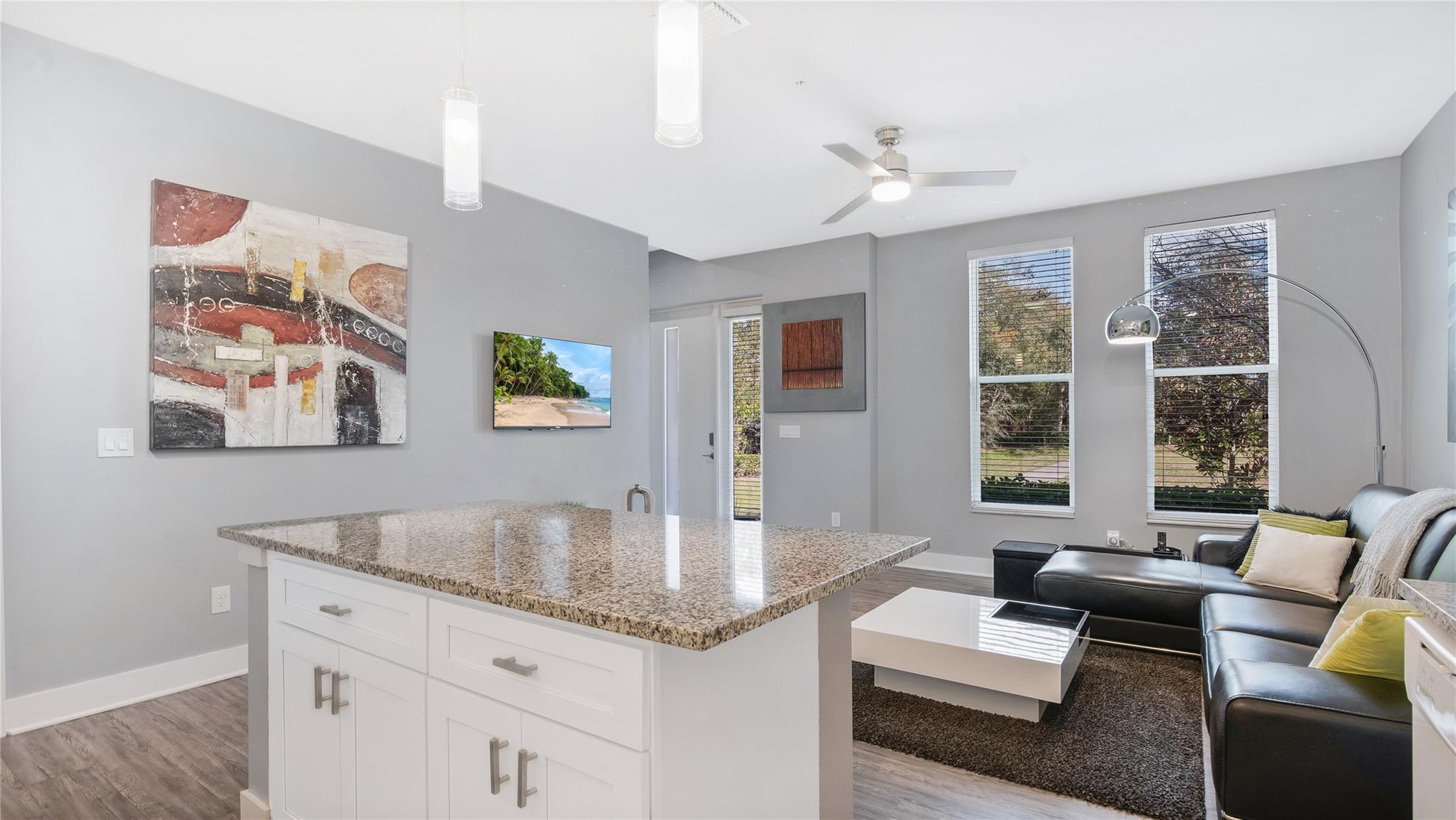 CONDO SOHO AT LAKESIDE - Residential