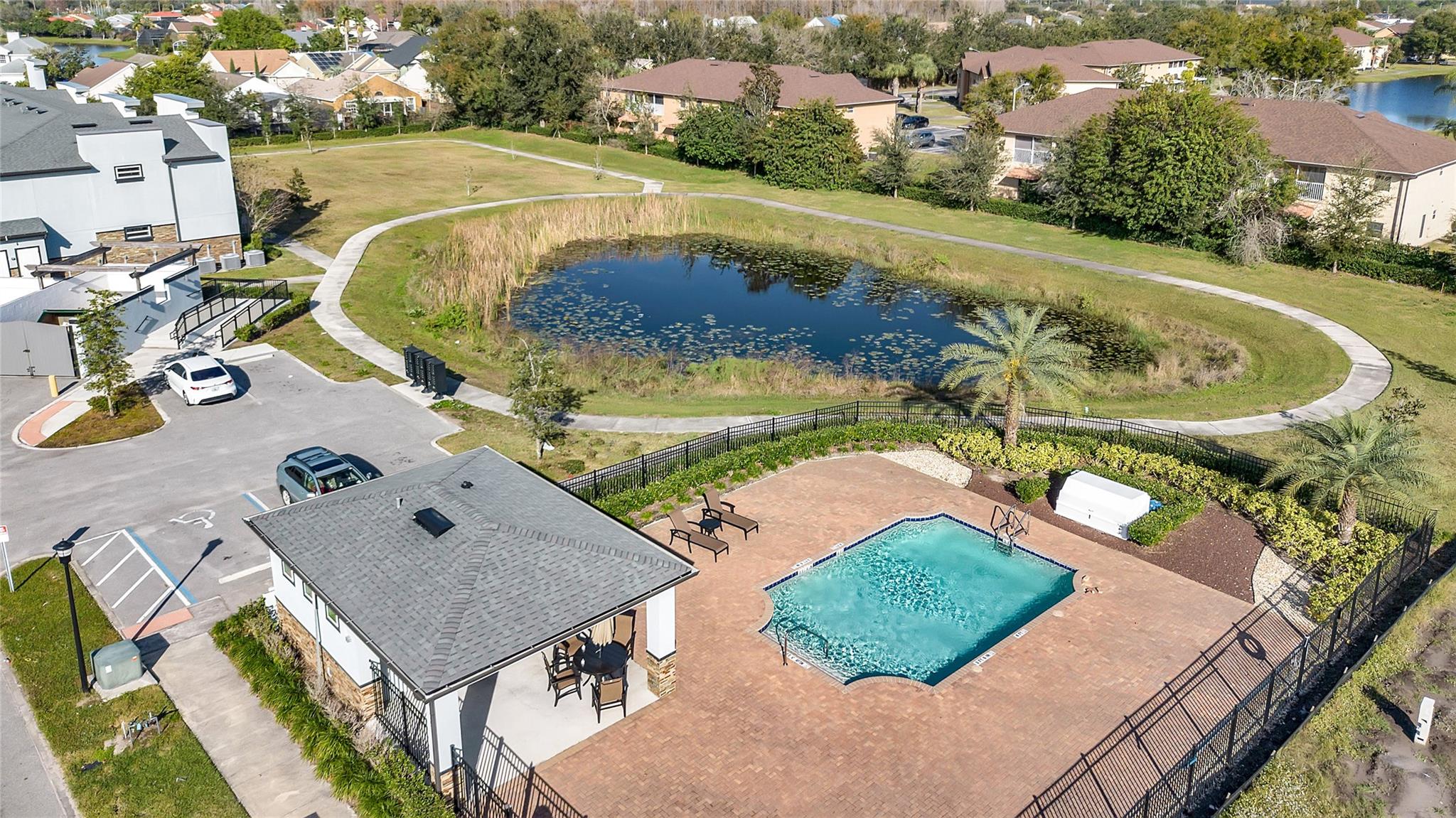 CONDO SOHO AT LAKESIDE - Residential