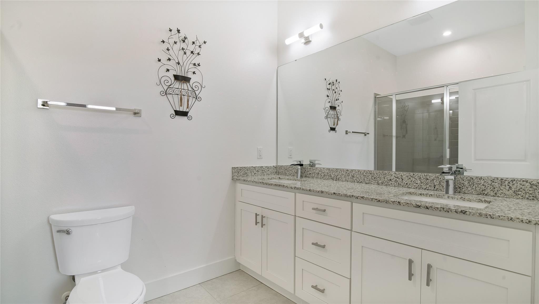 CONDO SOHO AT LAKESIDE - Residential