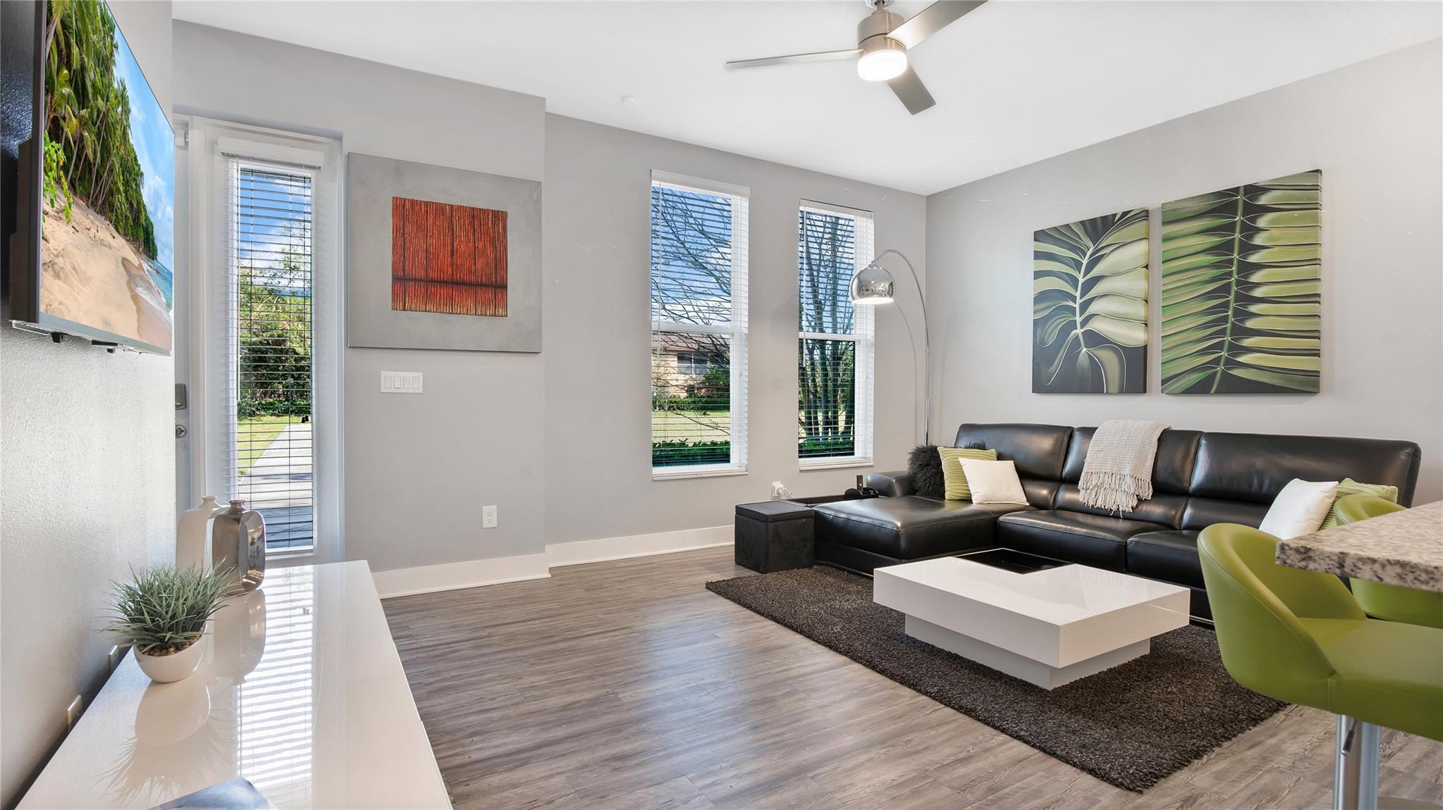 CONDO SOHO AT LAKESIDE - Residential
