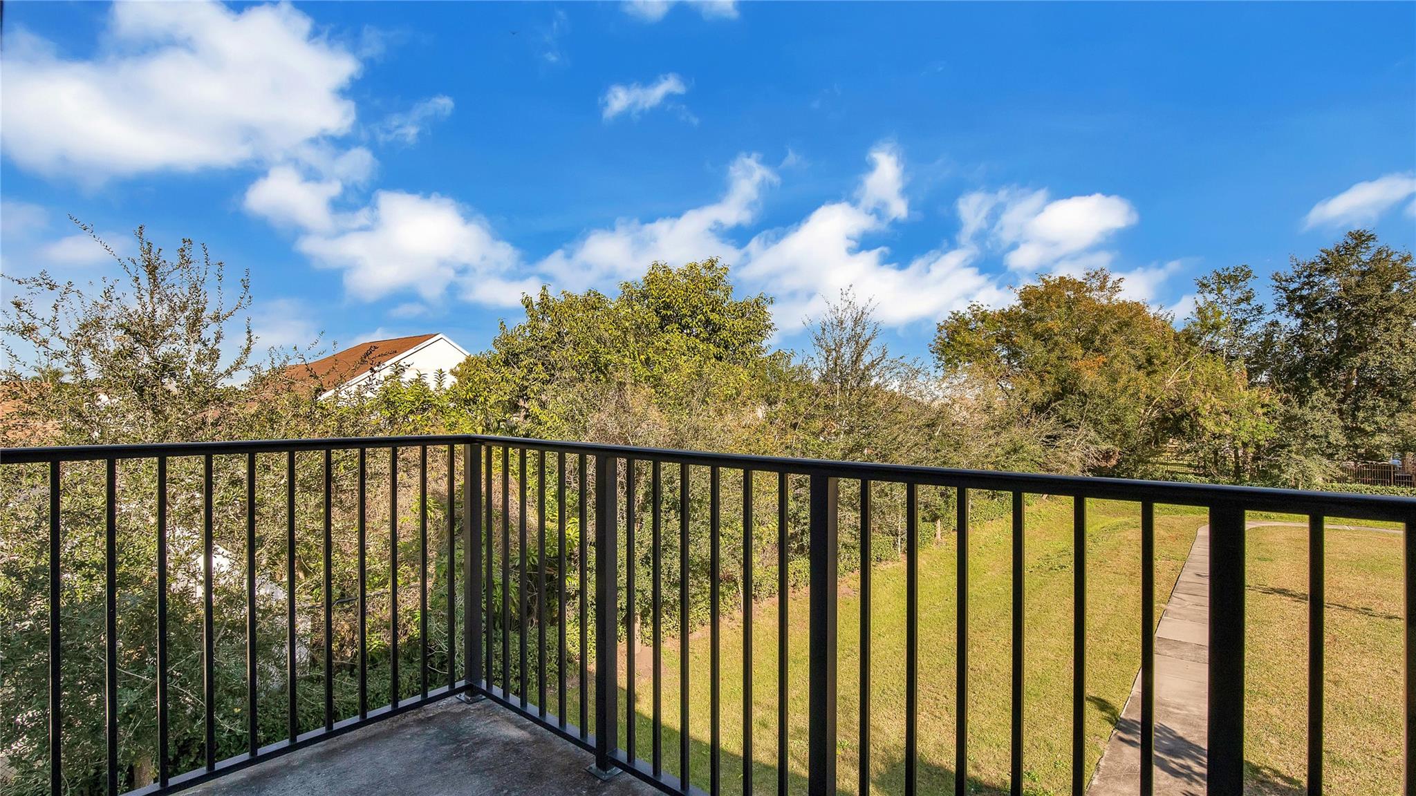 CONDO SOHO AT LAKESIDE - Residential
