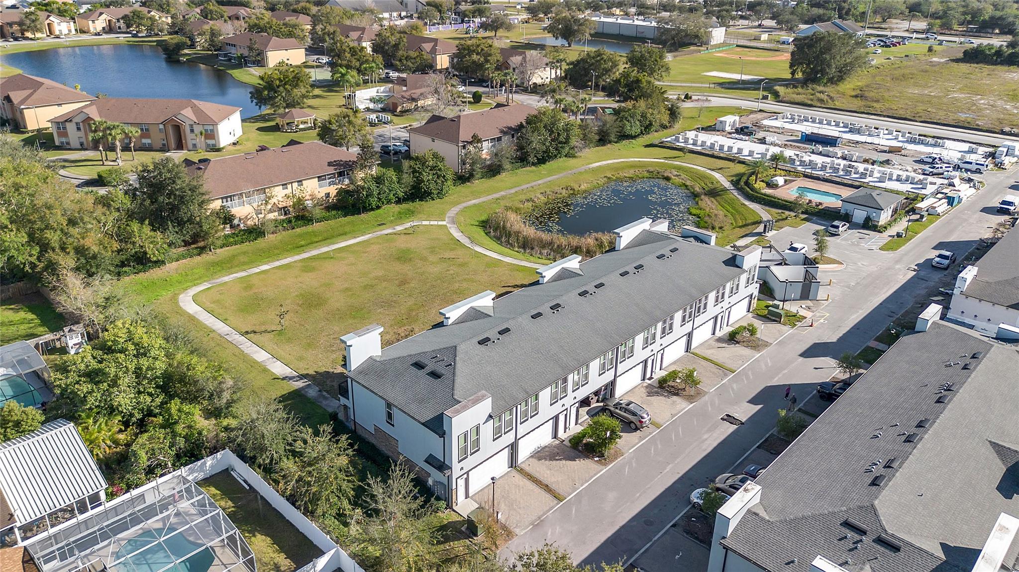 CONDO SOHO AT LAKESIDE - Residential