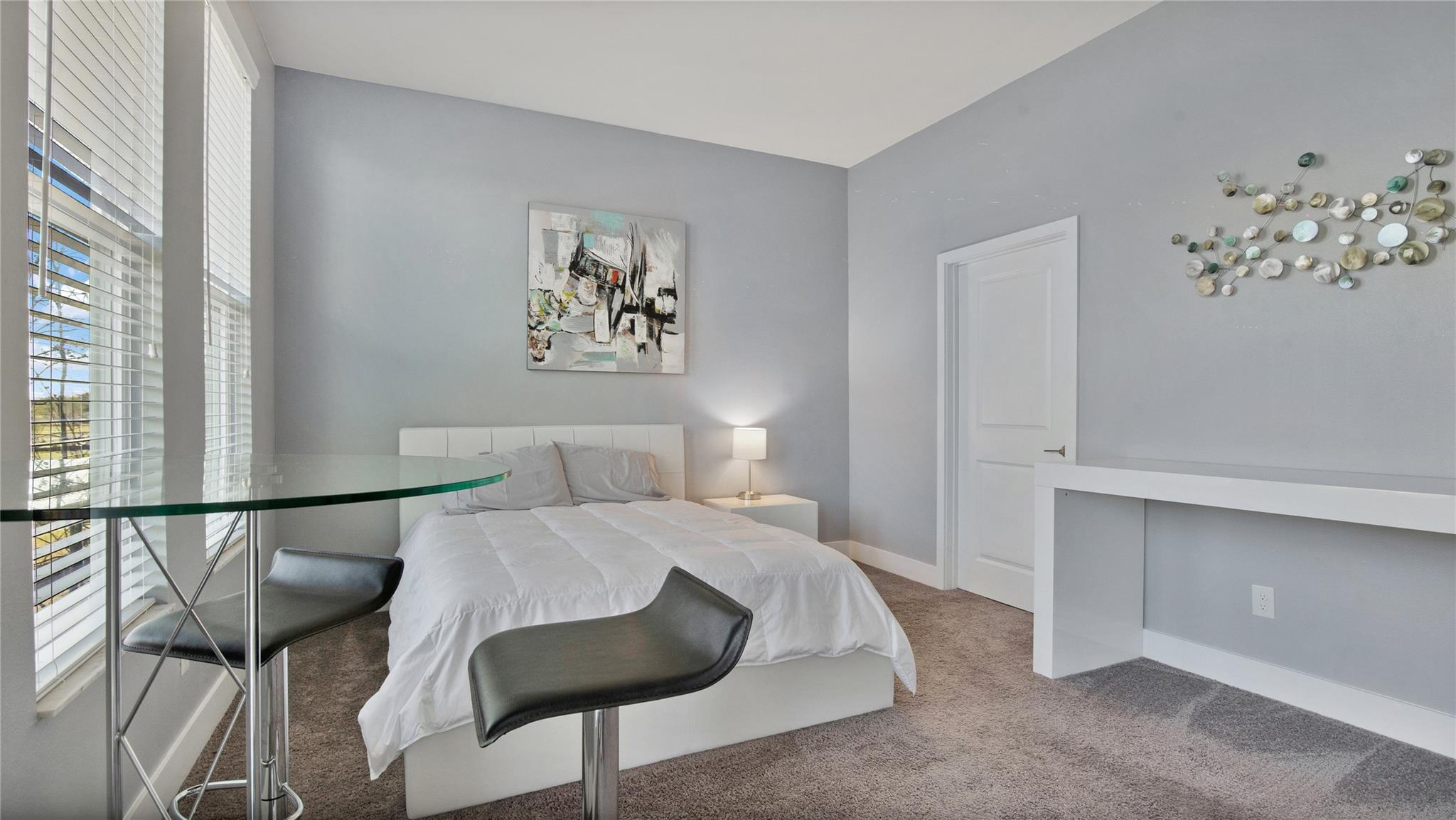 CONDO SOHO AT LAKESIDE - Residential