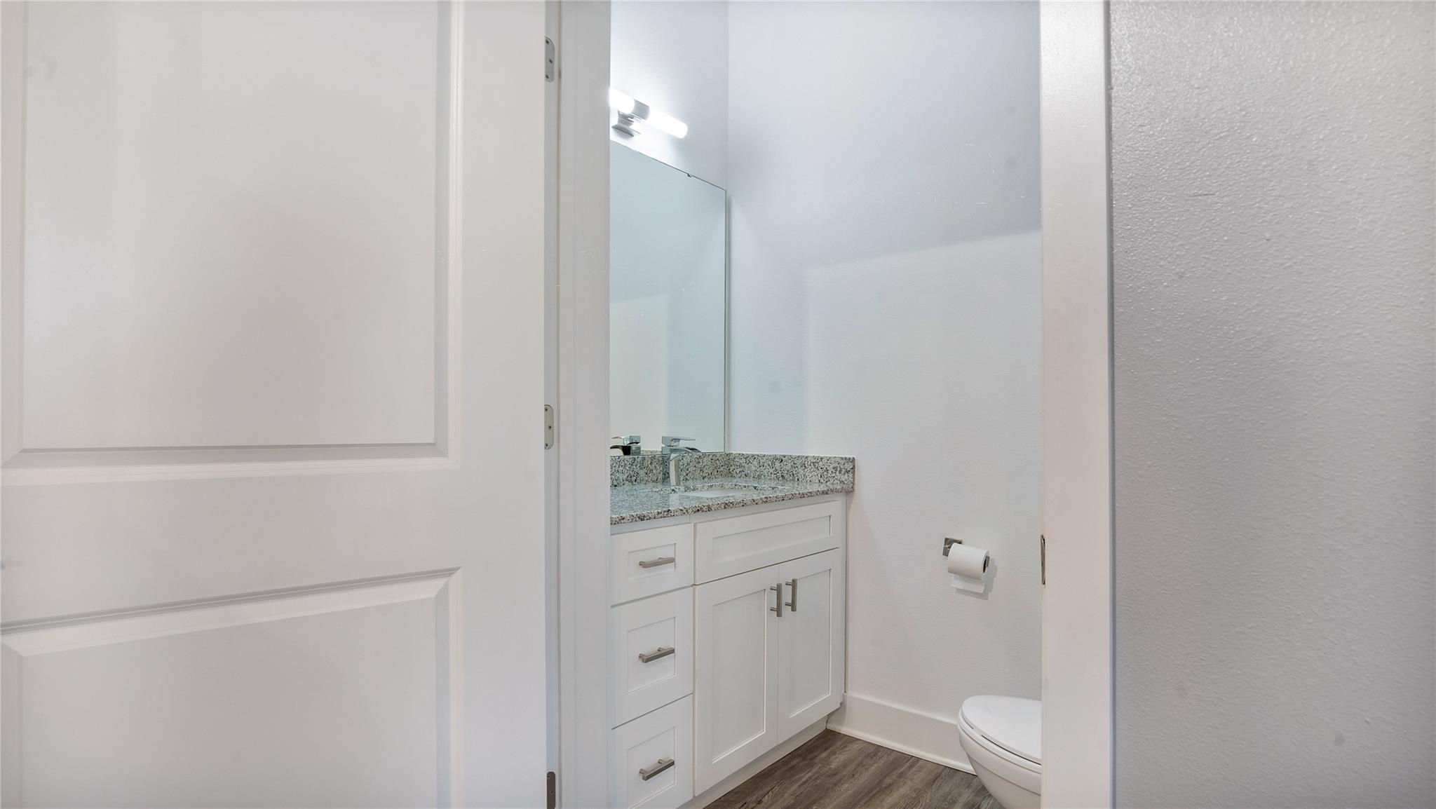 CONDO SOHO AT LAKESIDE - Residential