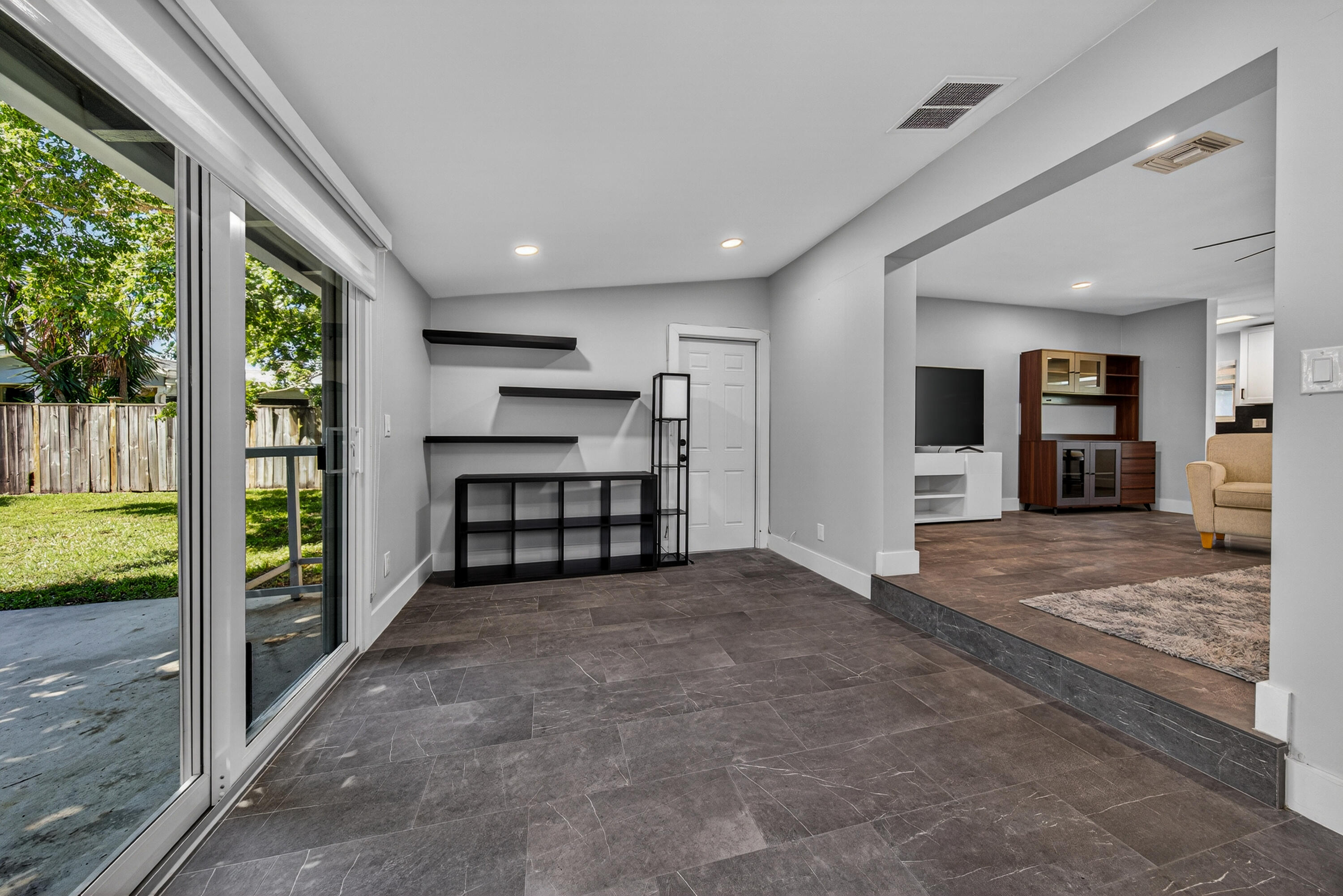 CORAL POINT - Residential