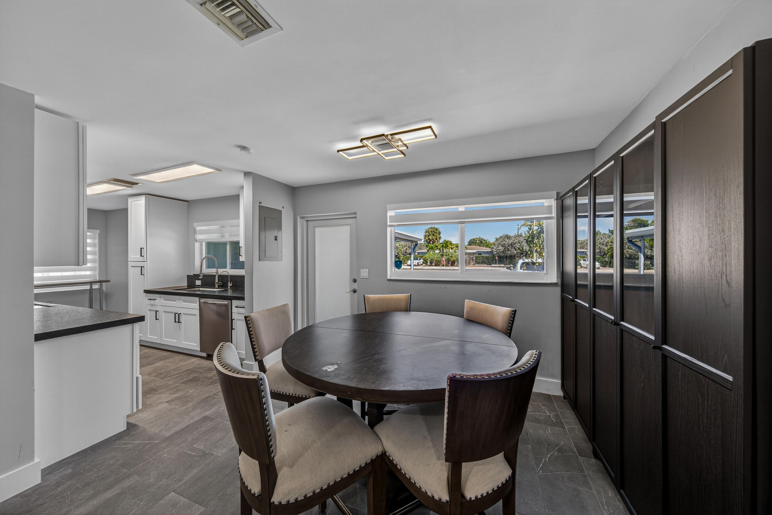 CORAL POINT - Residential