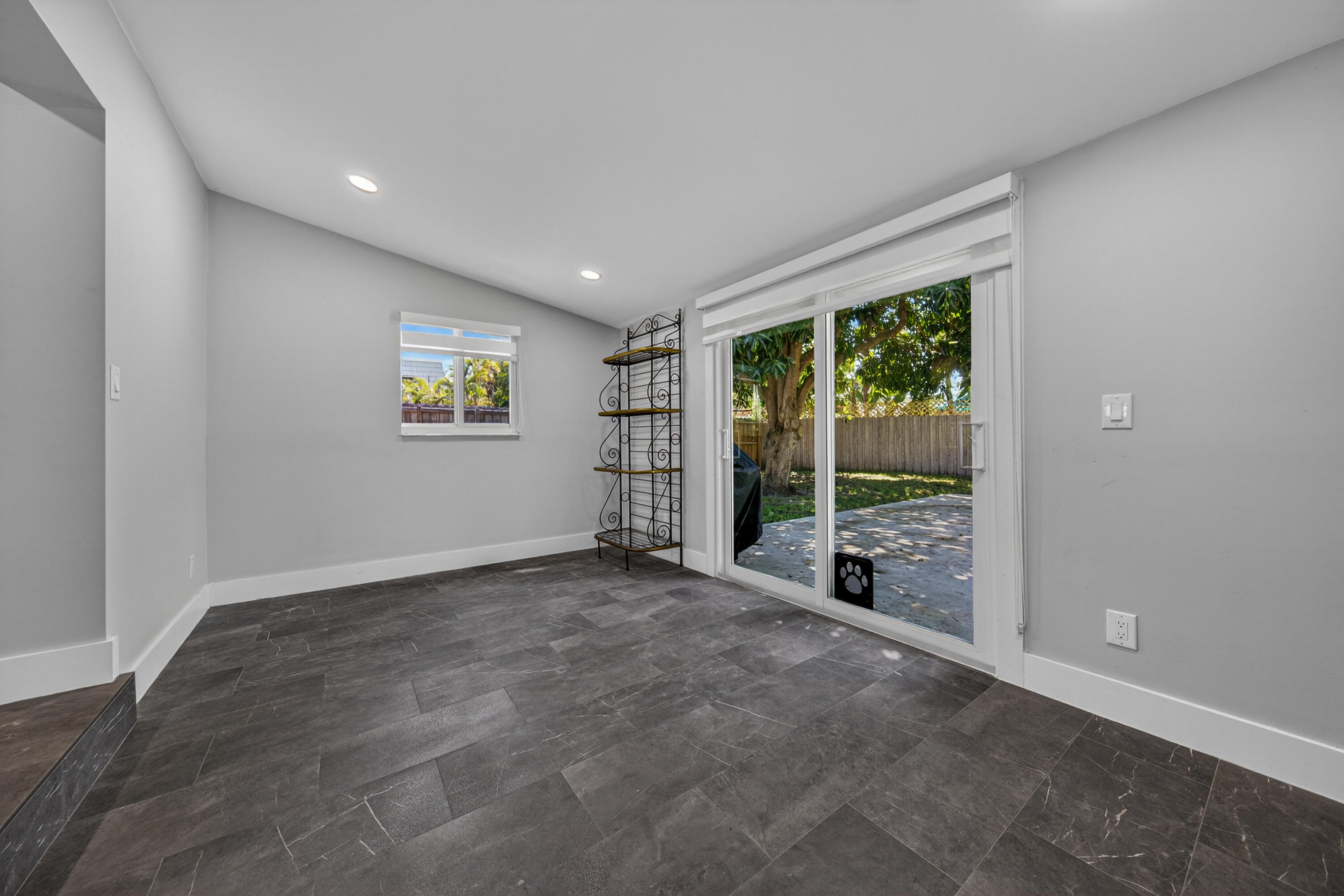 CORAL POINT - Residential