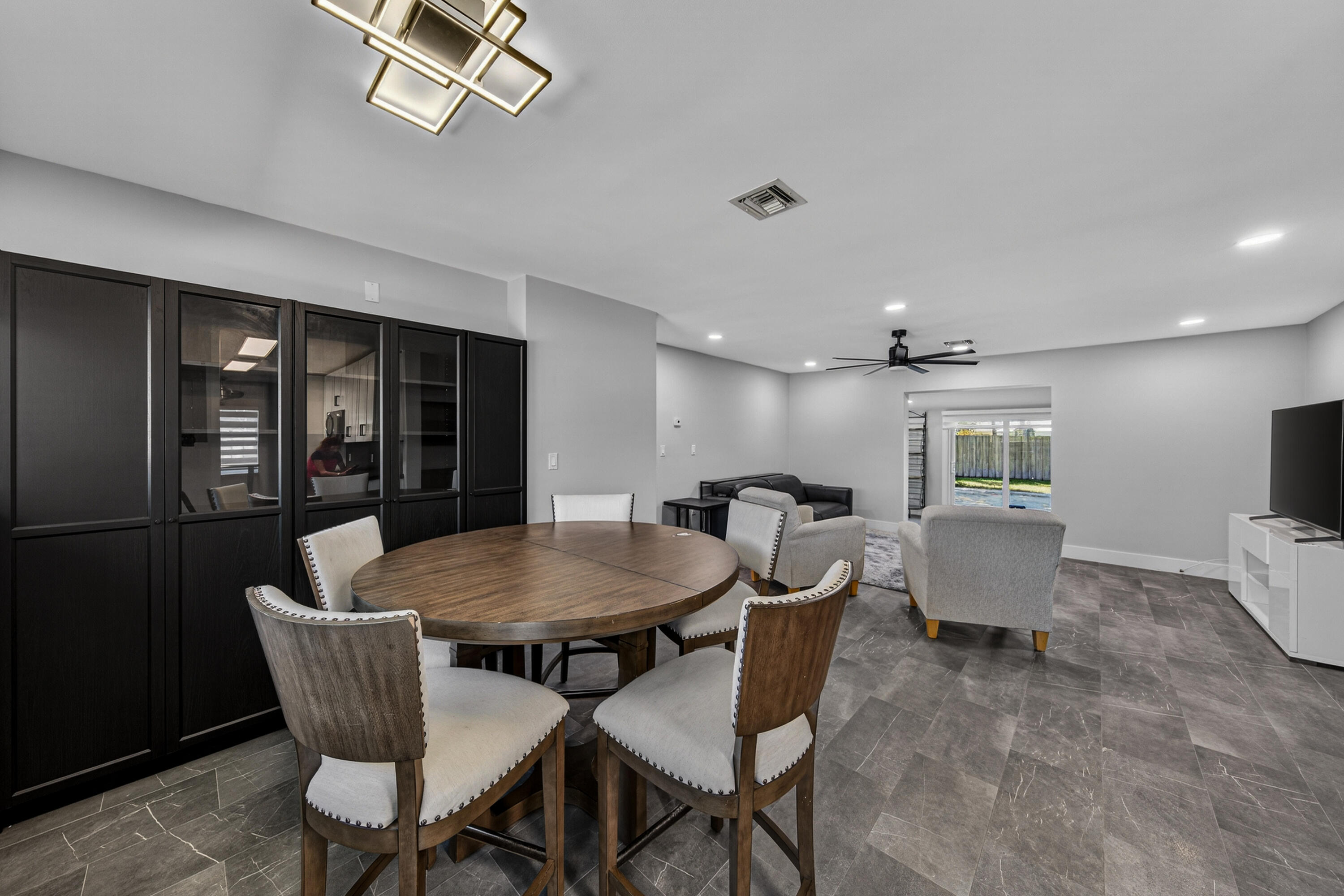 CORAL POINT - Residential