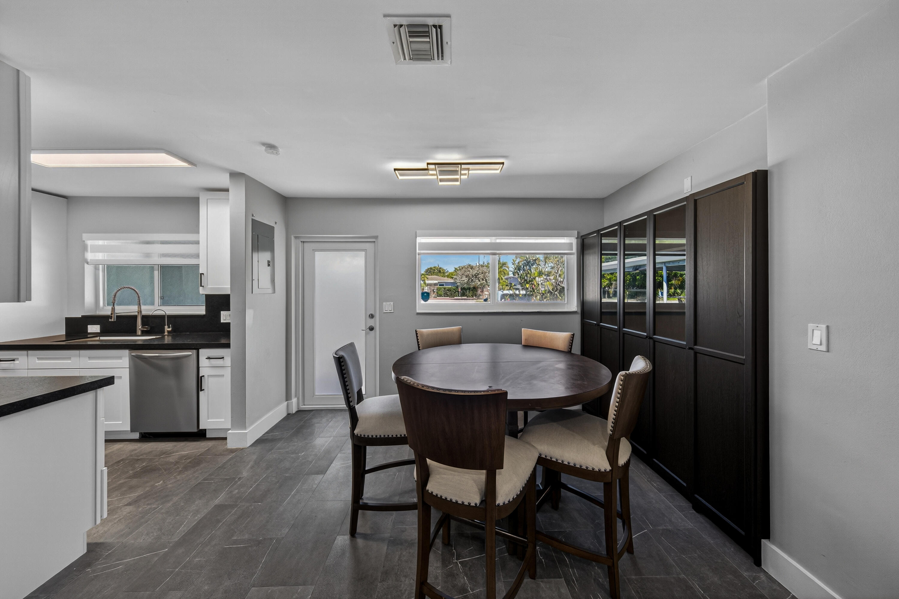 CORAL POINT - Residential