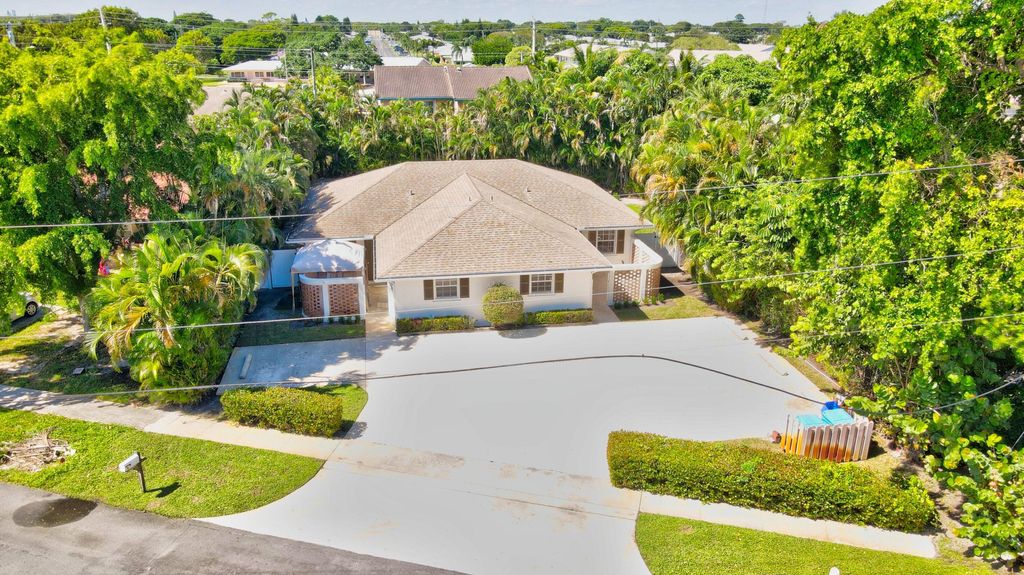 Photo of 2177 SE 1st Street #B, Boynton Beach, FL 33435 (MLS # R11045883)