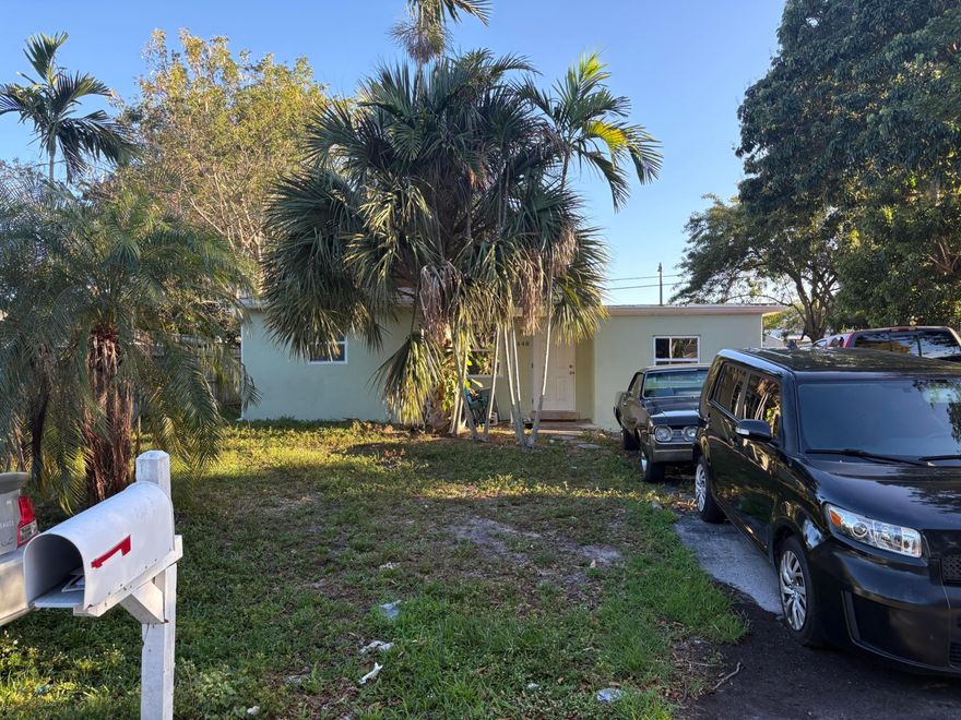 3-bedroom, 2-bath home with a separate 1/1 in the back—perfect for generating rental income or accommodating multi-generational living. No HOA. Boats, RVs, and pickup trucks allowed. Wide driveway with space for multiple vehicles.