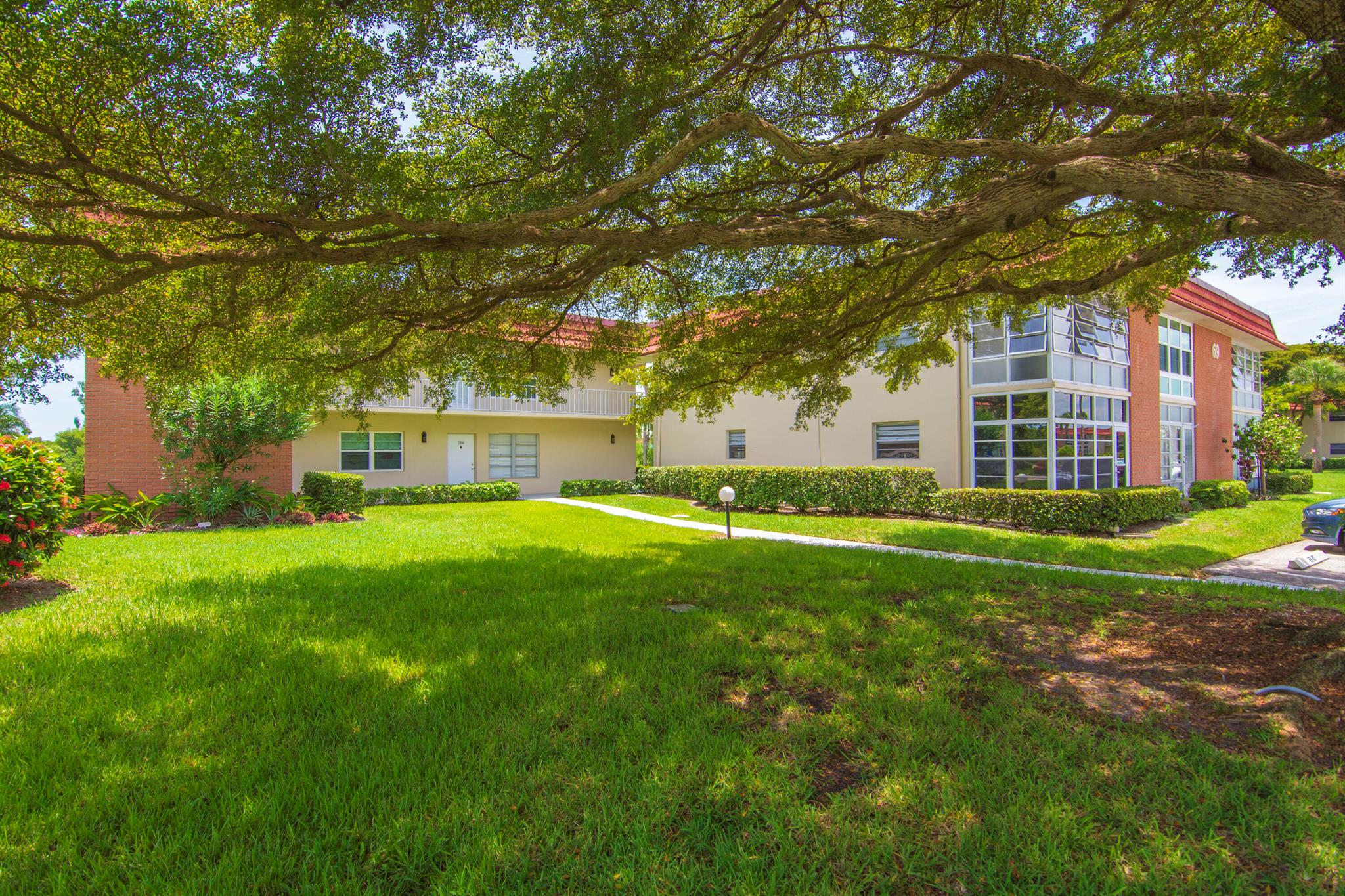 69 Royal Oak Court 105