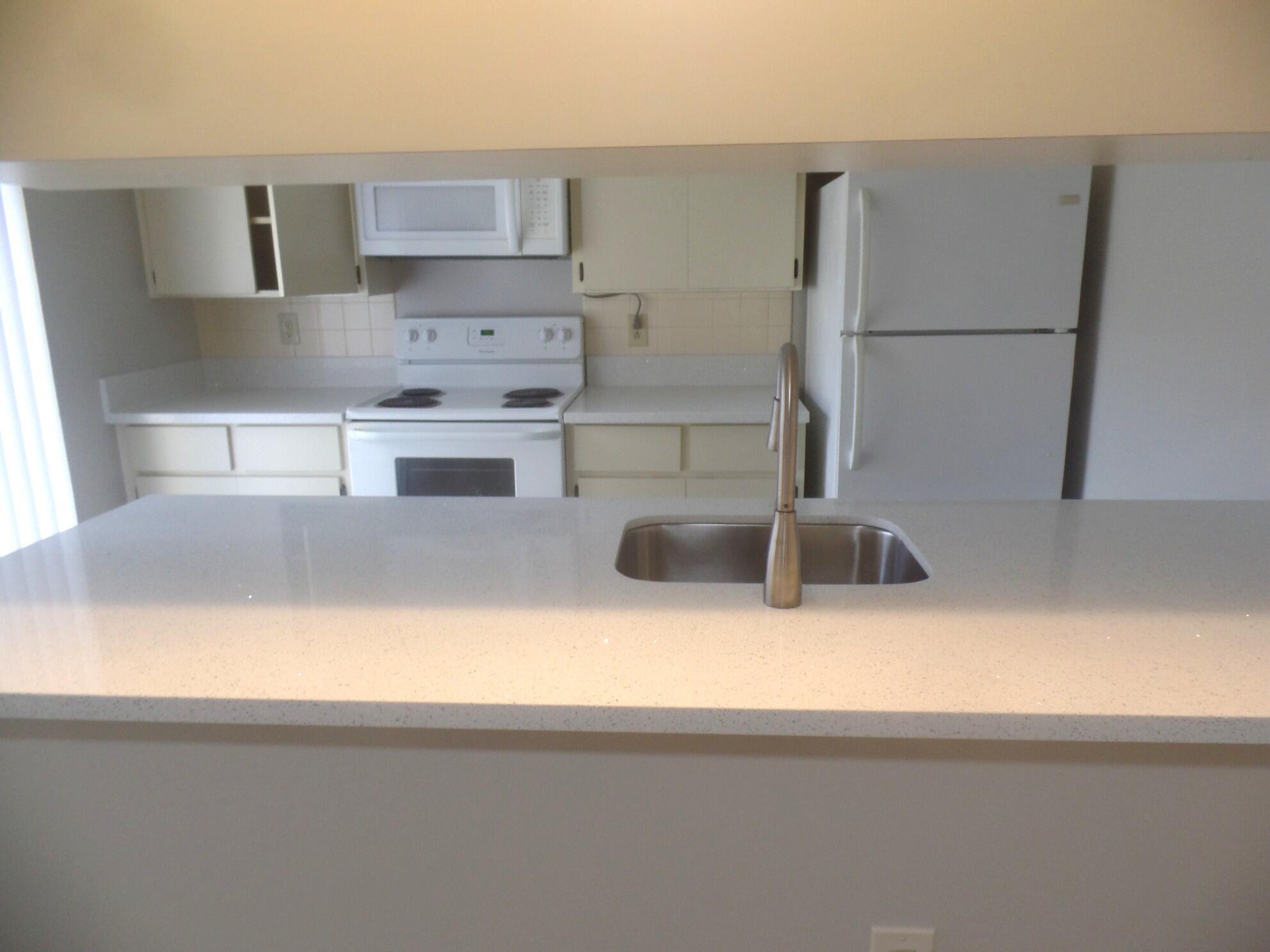 WATERSIDE LUXURY TOWNHOME - Residential