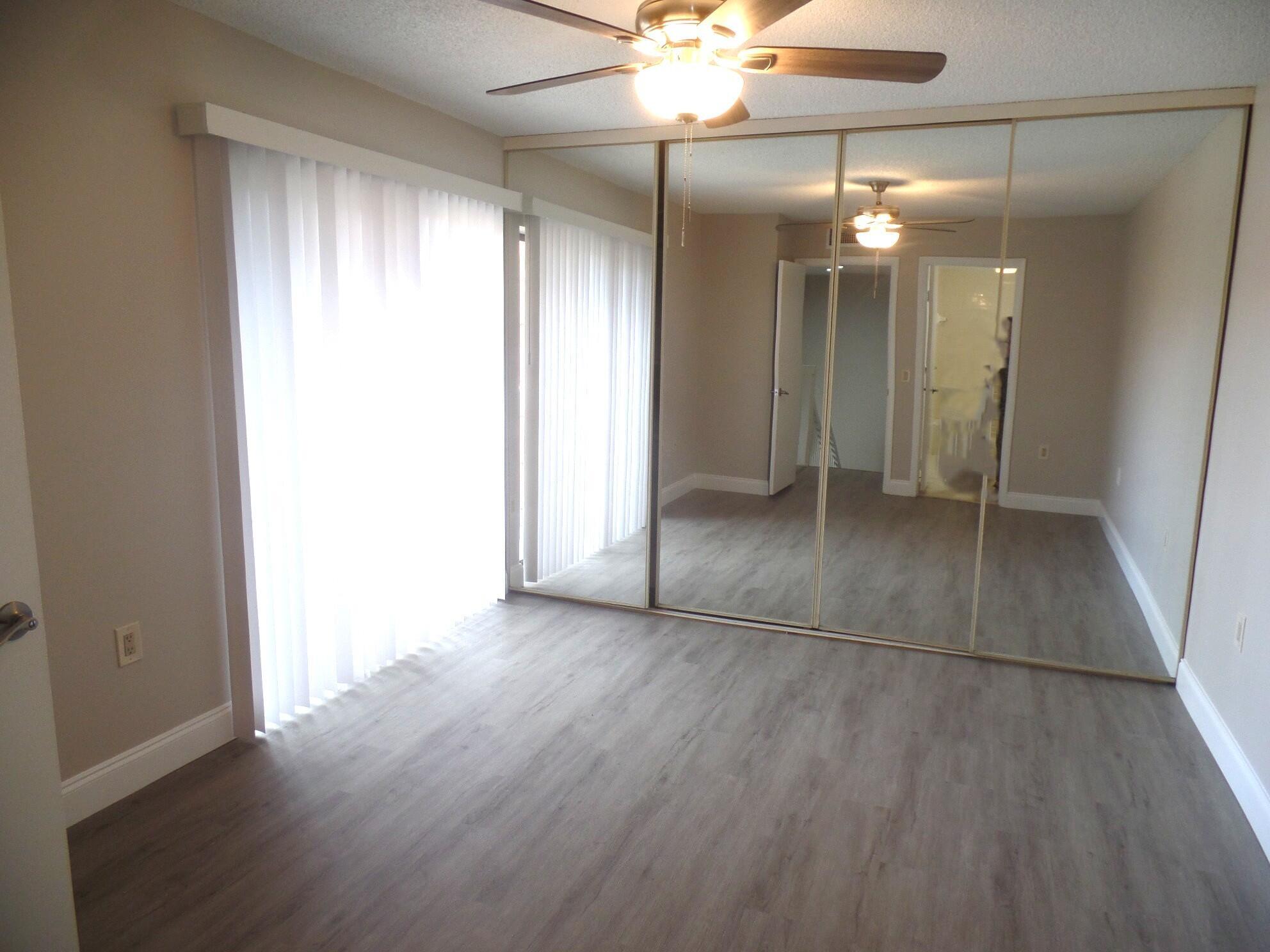 WATERSIDE LUXURY TOWNHOME - Residential