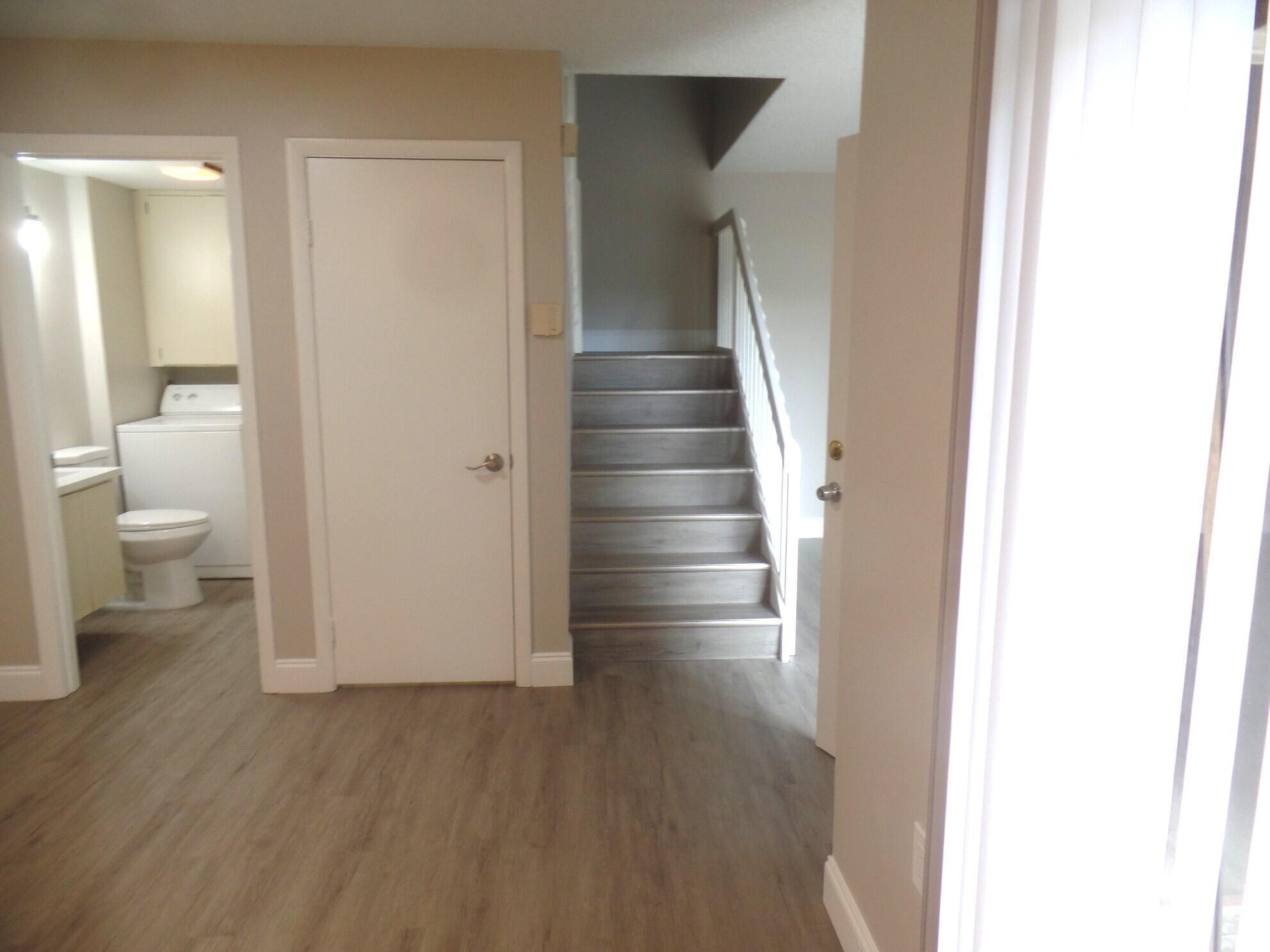 WATERSIDE LUXURY TOWNHOME - Residential