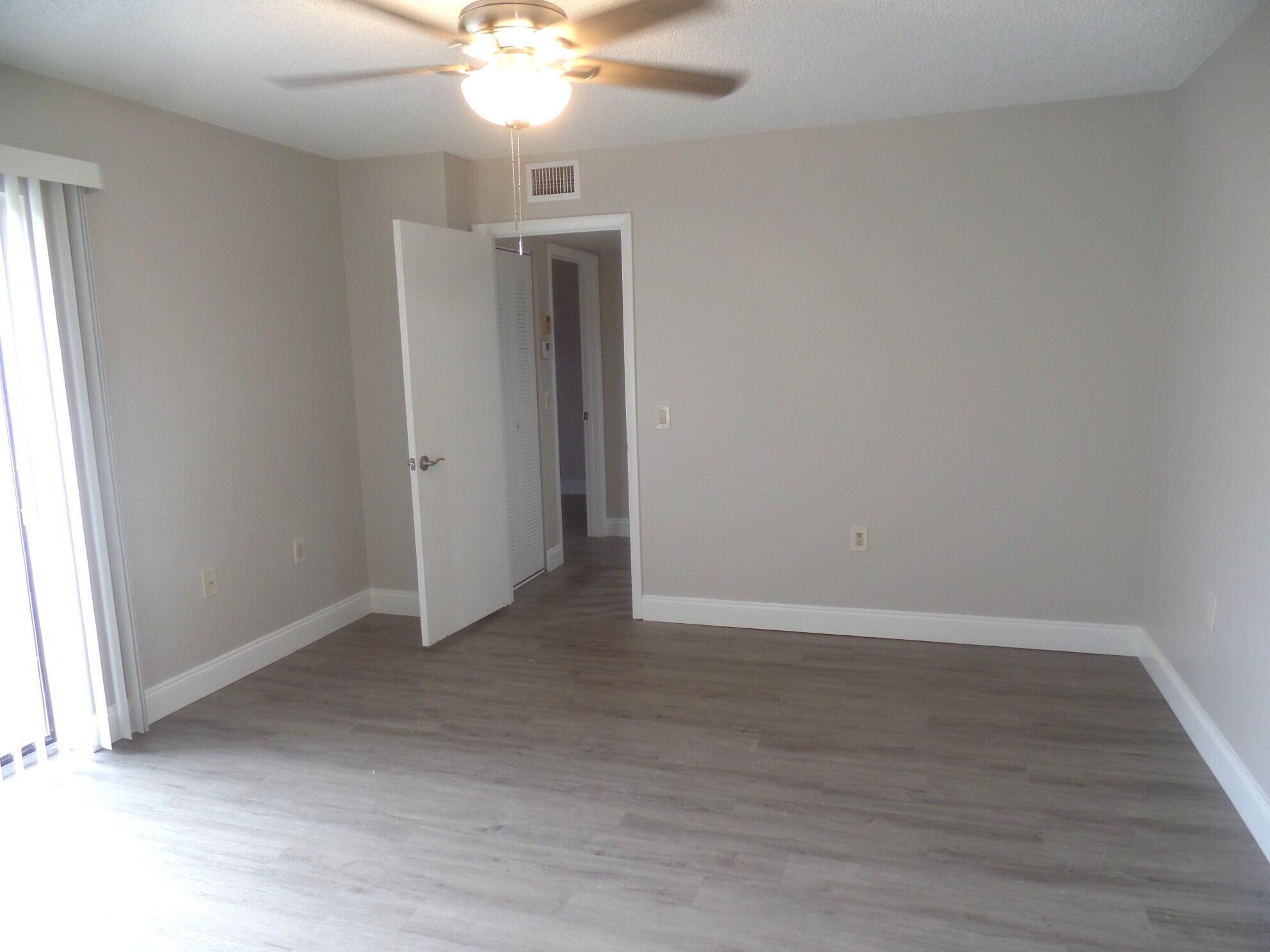 WATERSIDE LUXURY TOWNHOME - Residential