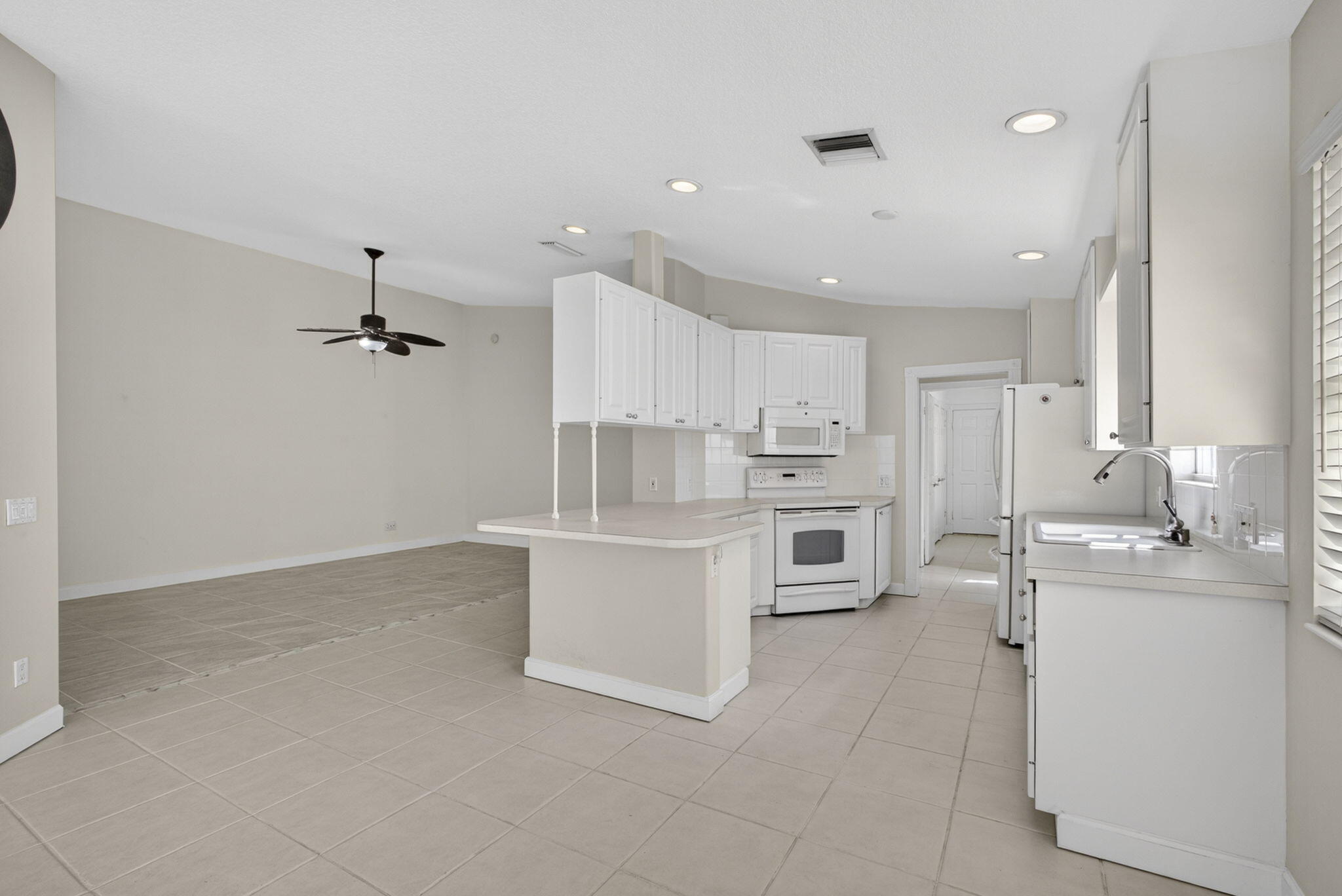 VILLAGEWALK OF WELLINGTON 3 - Residential