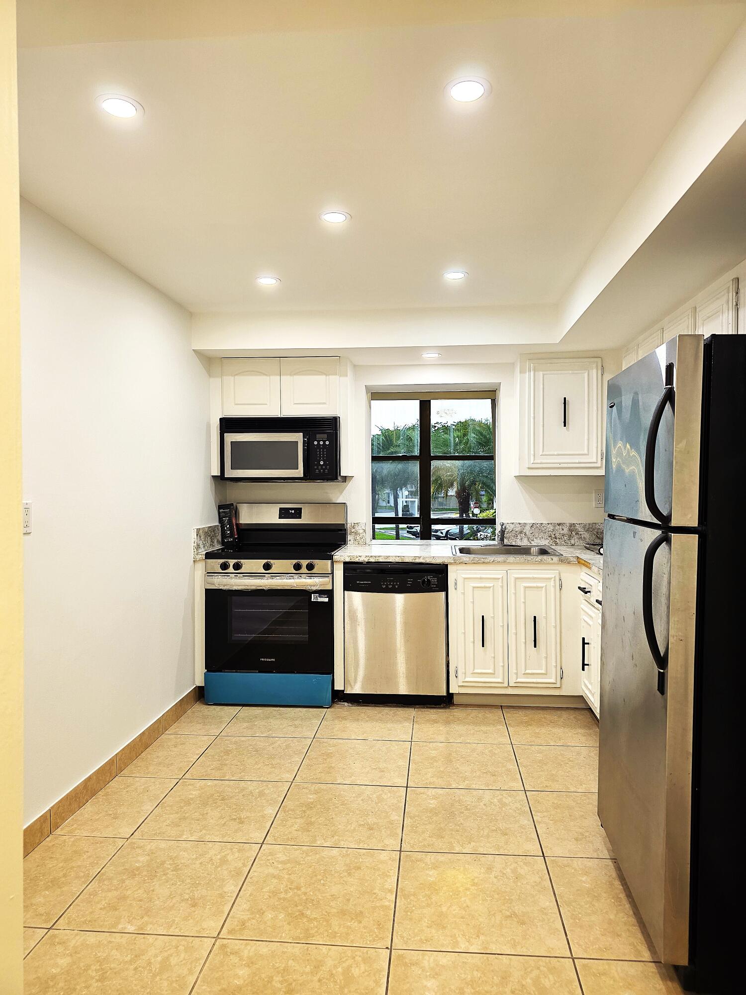 800 Parkview Drive 225