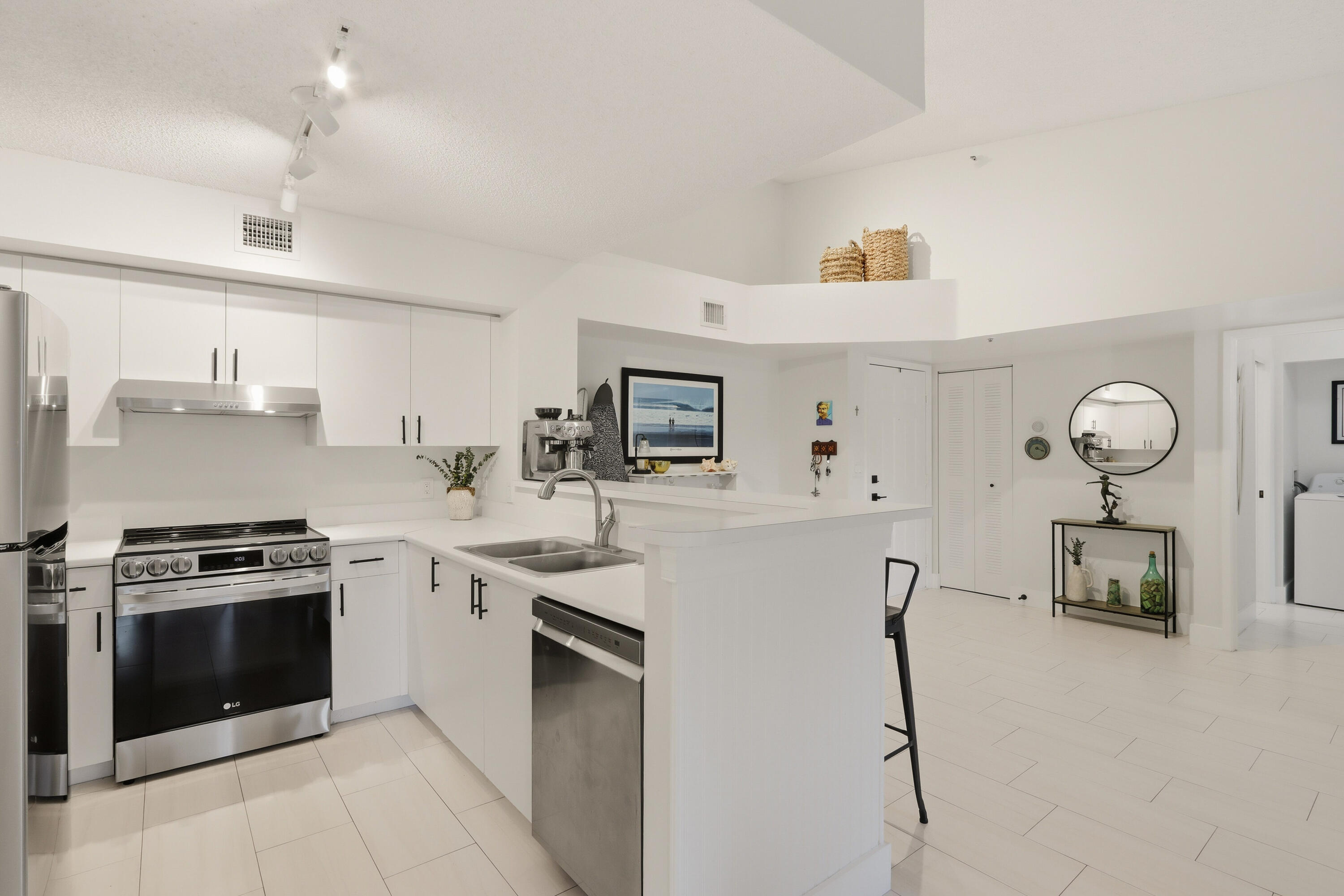 YACHT CLUB ON THE INTRACOASTAL CONDO - Residential