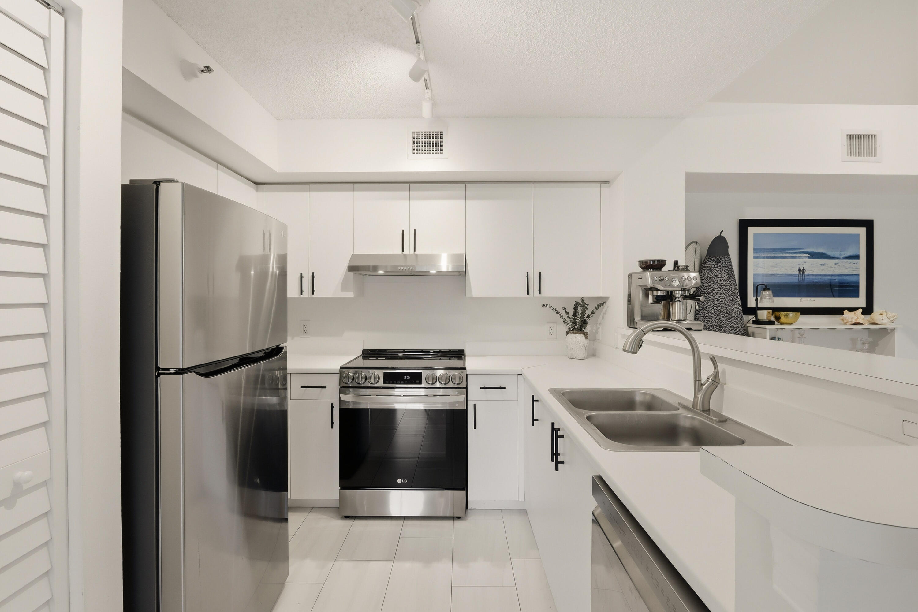 YACHT CLUB ON THE INTRACOASTAL CONDO - Residential