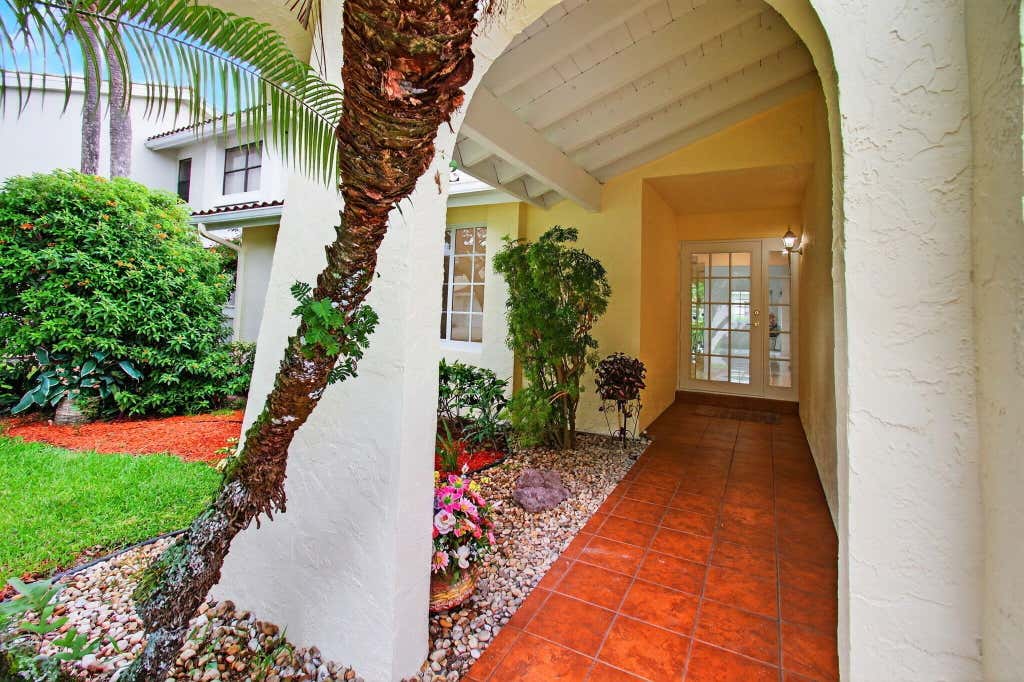 Photo of 6105 Via Laguna Lane, Boca Raton, FL 33433 (MLS # B26051219)