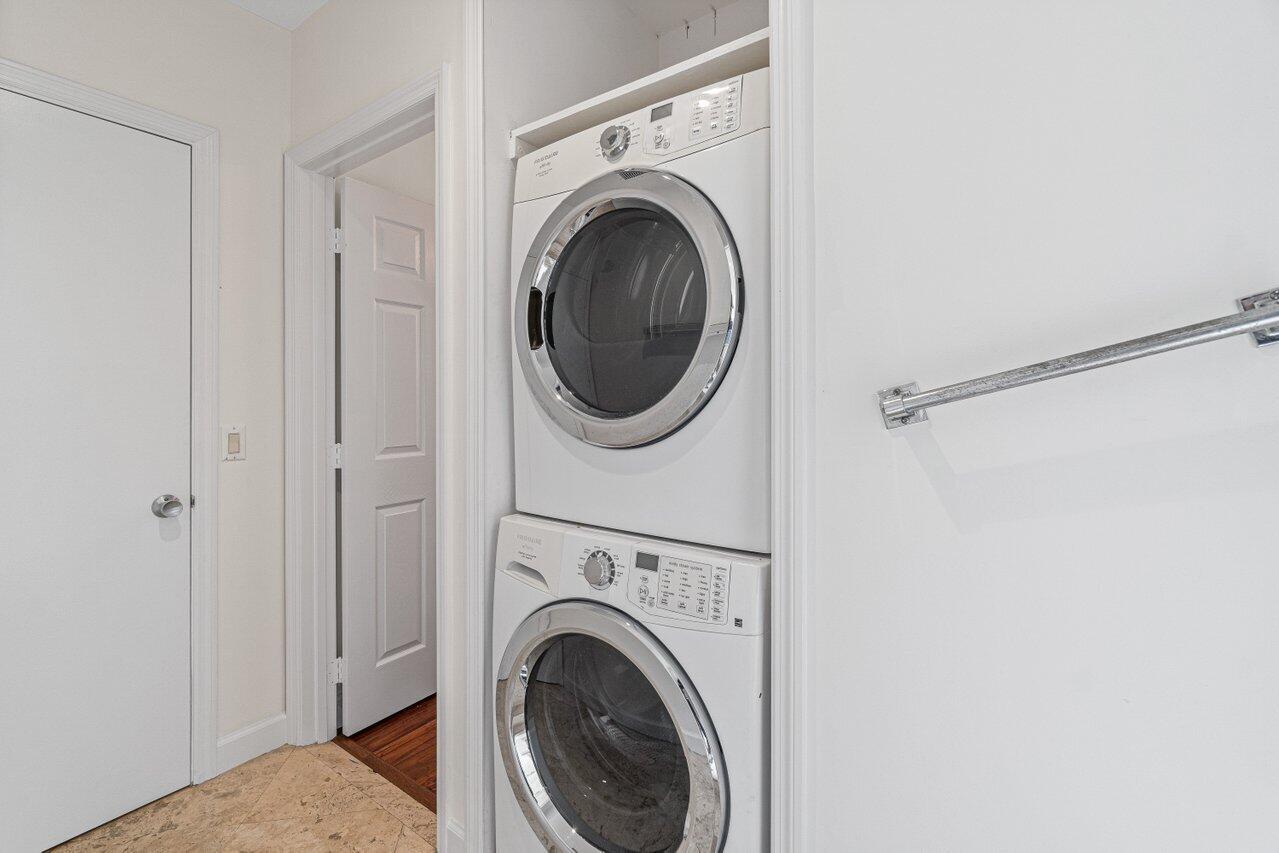 Point Manalapan 01 - Residential