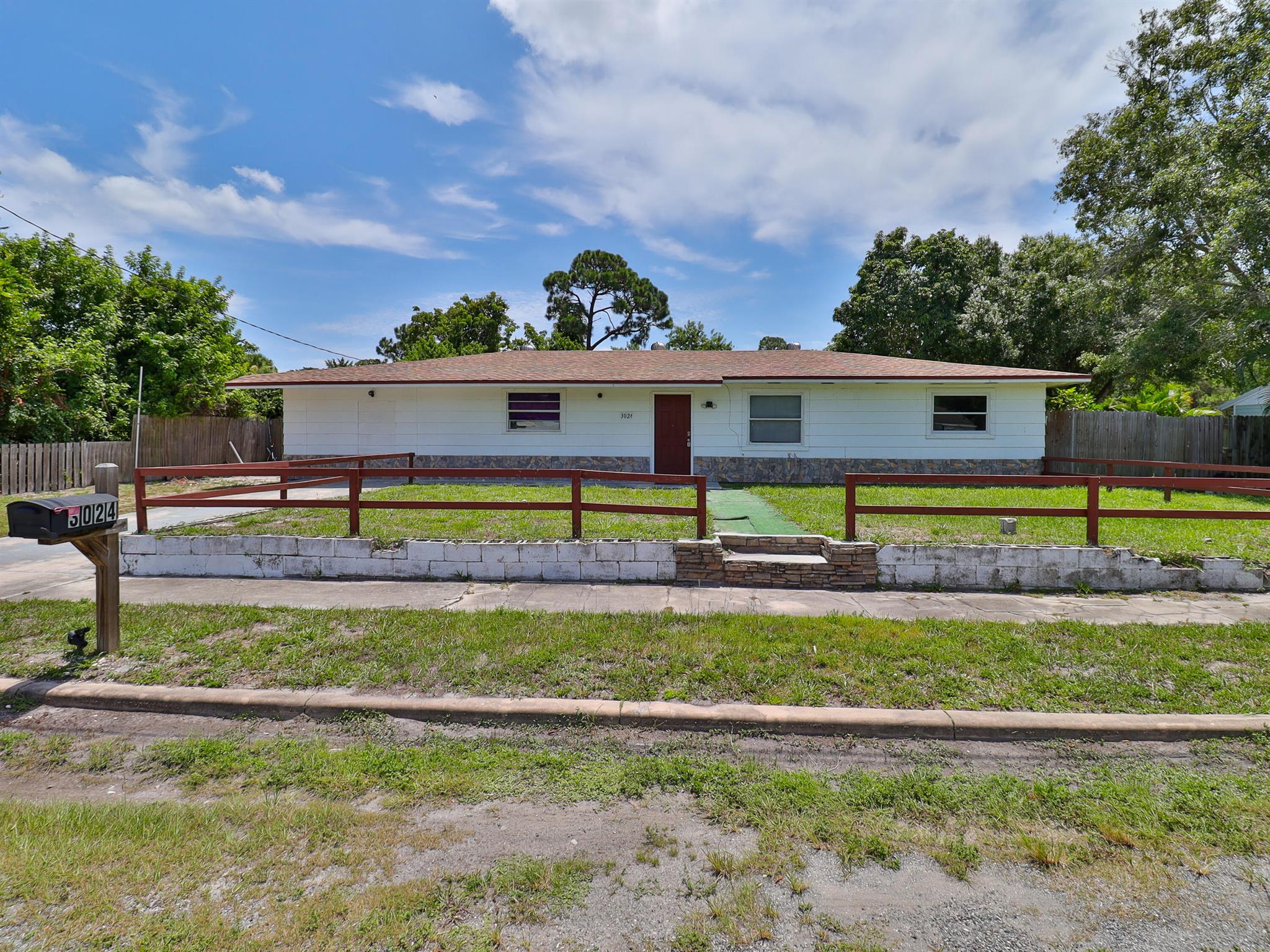 :Prime investment opportunity at 3024 W Dixie Blvd, Fort Pierce! This single-family home, intelligently split into efficiency units, offers excellent income potential. Each unit features a smart, space-maximizing layout designed for comfort and practicality. The property is perfectly situated just minutes from the airport, I-95, and the Turnpike, ensuring easy access to transportation and local amenities. BRAND NEW ROOF!! Ideal for investors seeking steady rental income or homeowners looking for flexible living arrangements. Don't miss out on this exceptional opportunity in a rapidly growing area! Act now!