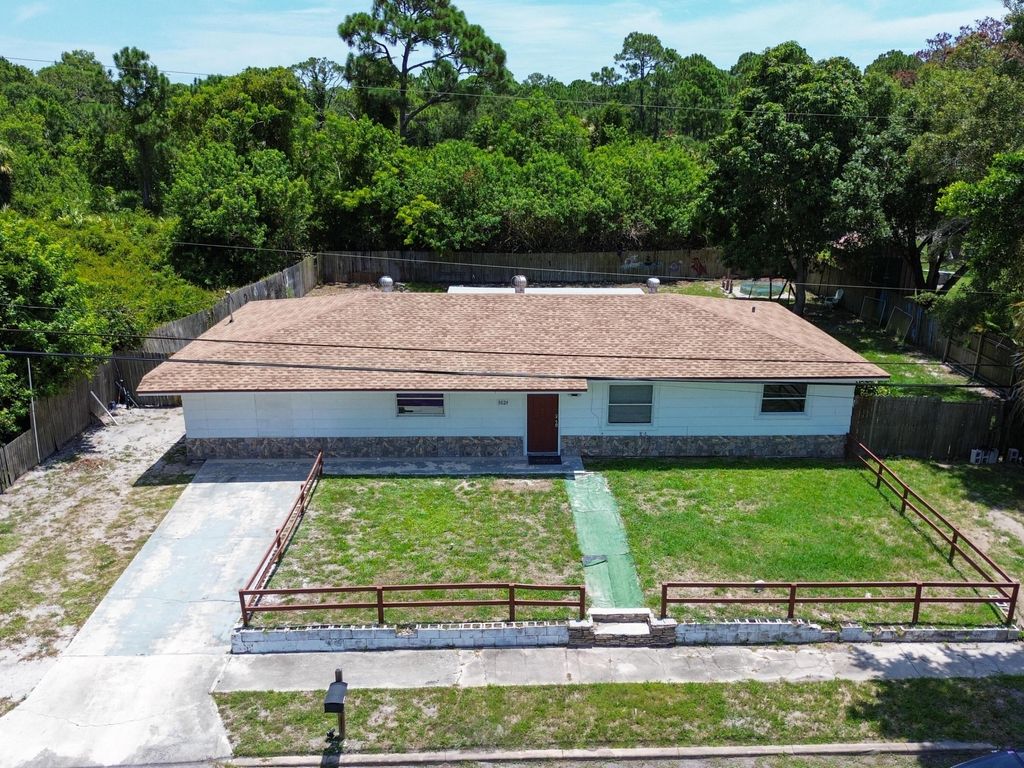 Photo of 3024 W Dixie Boulevard, Fort Pierce, FL 34946 (MLS # R11111560)
