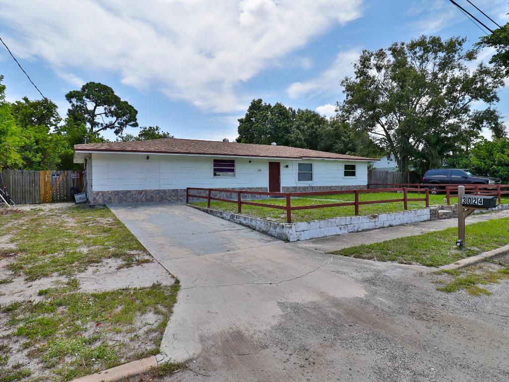 Photo of 3024 W Dixie Boulevard, Fort Pierce, FL 34946 (MLS # R11111560)